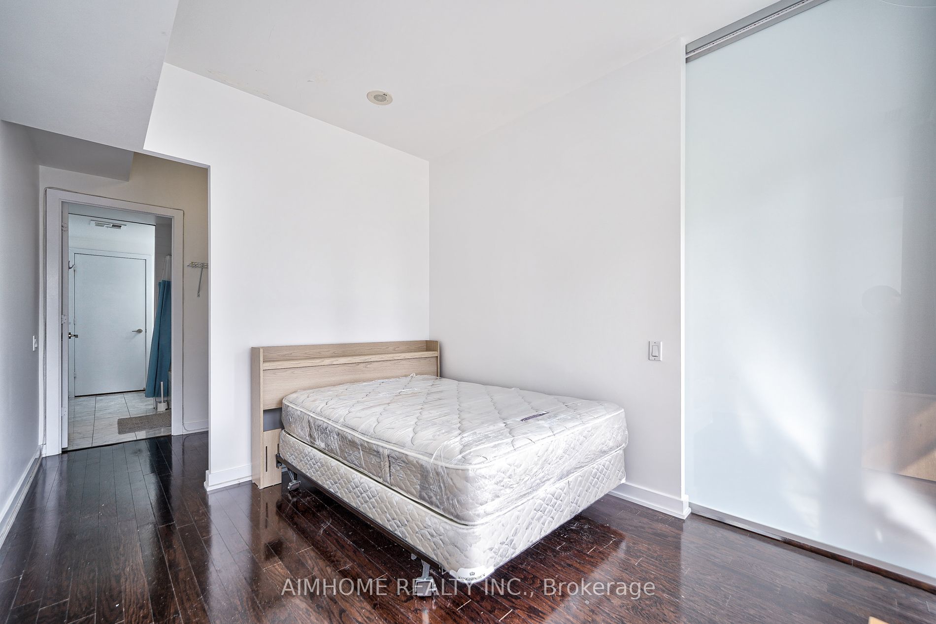 33 Charles St E, #605