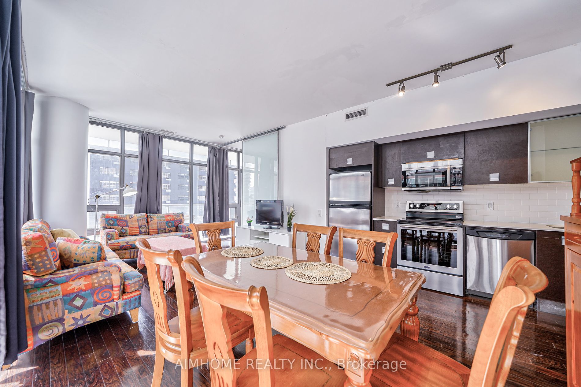 33 Charles St E, #605