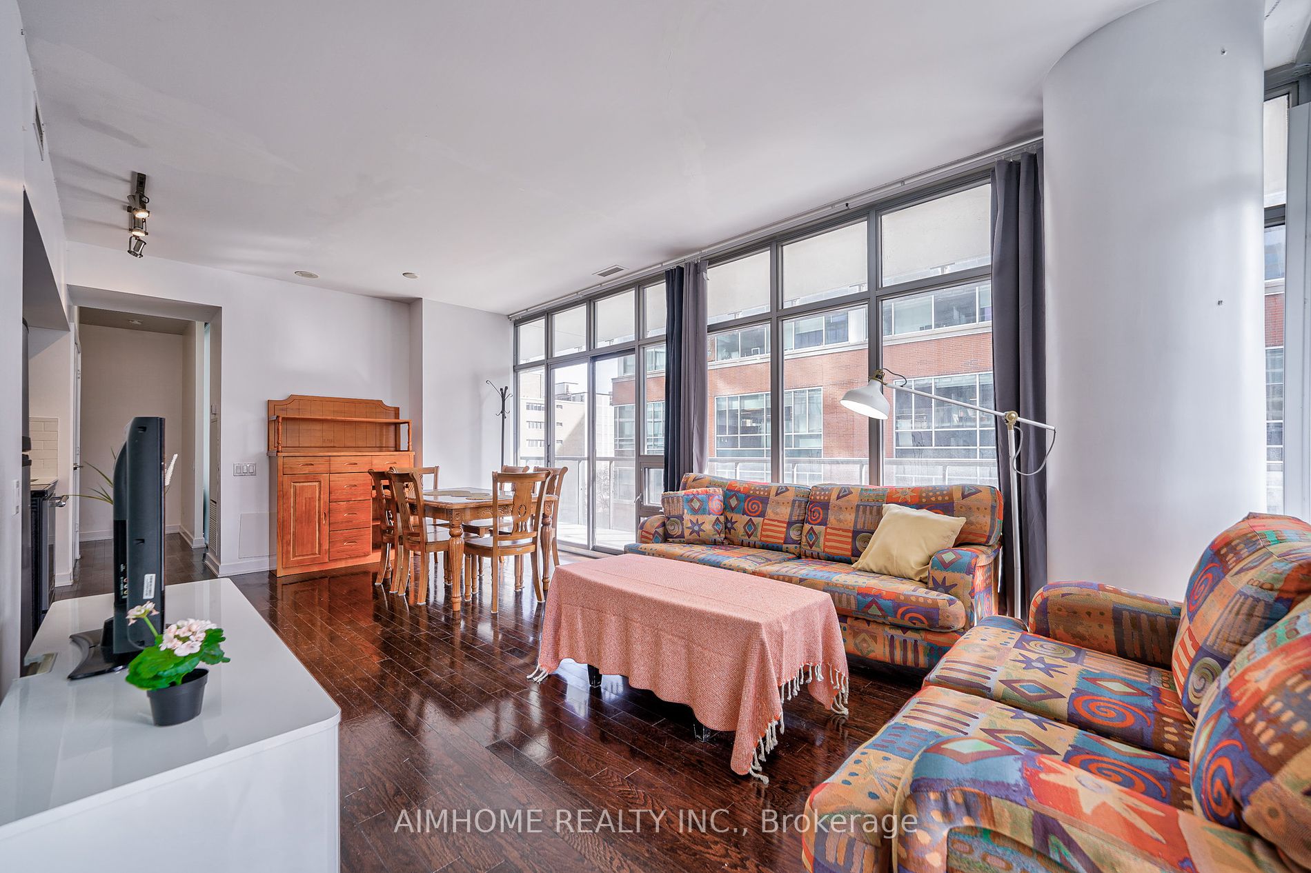 33 Charles St E, #605
