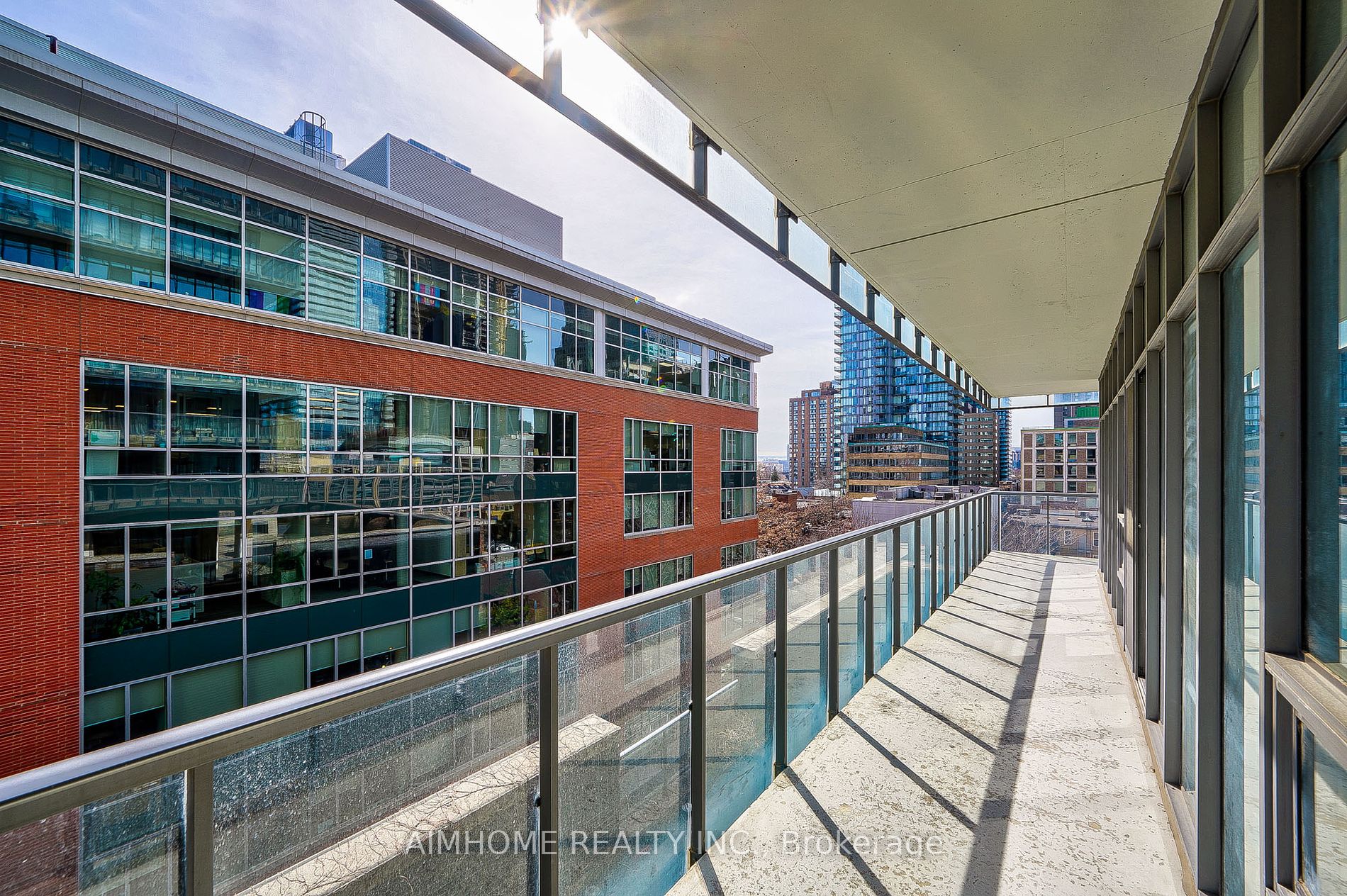 33 Charles St E, #605