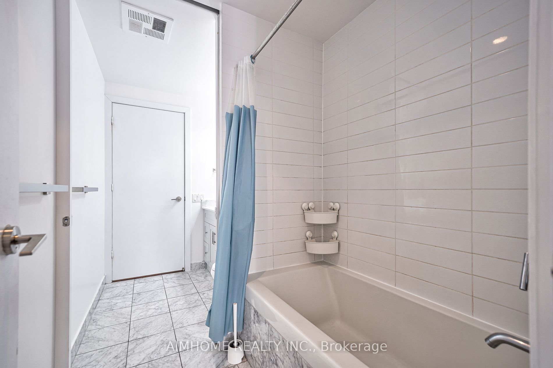 33 Charles St E, #605