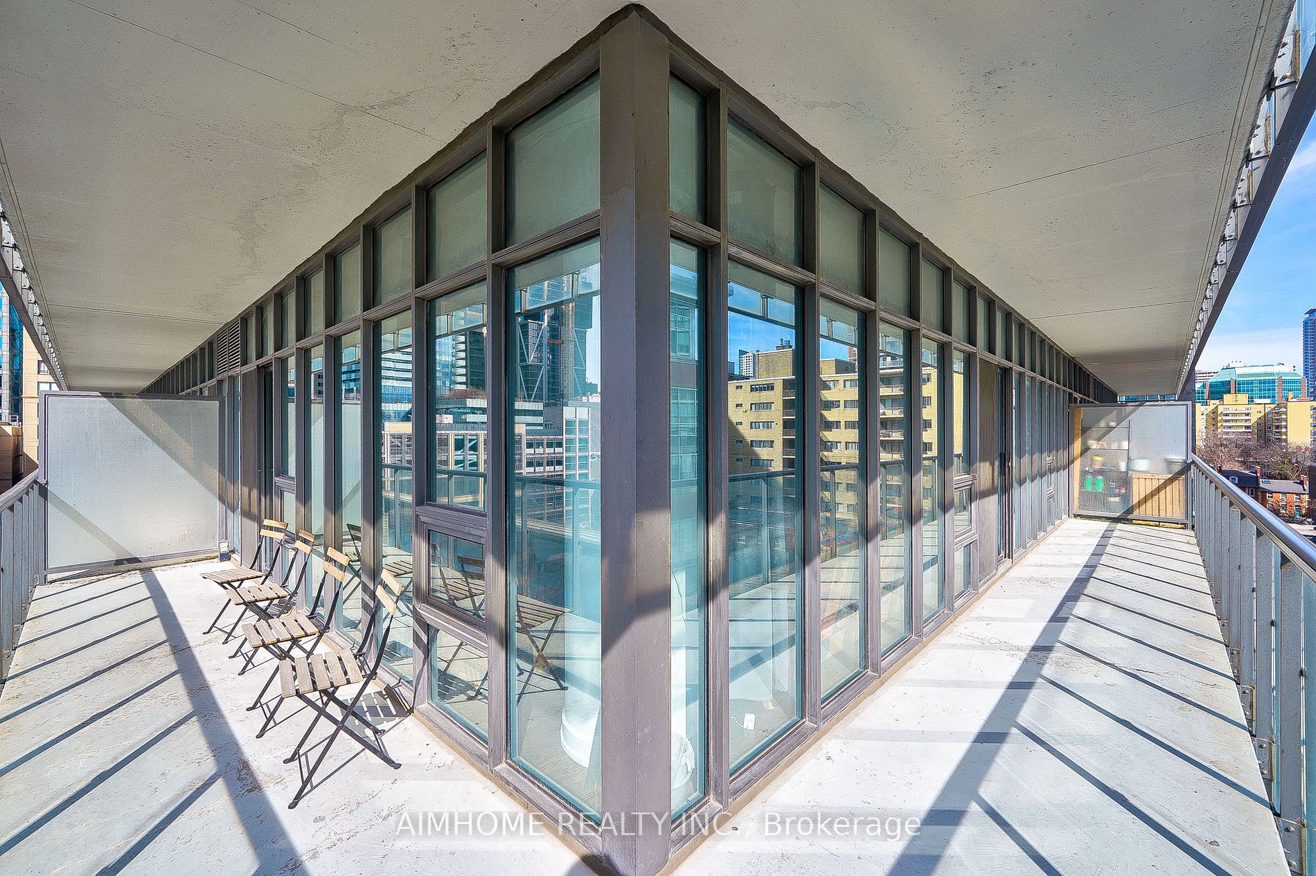 33 Charles St E, #605