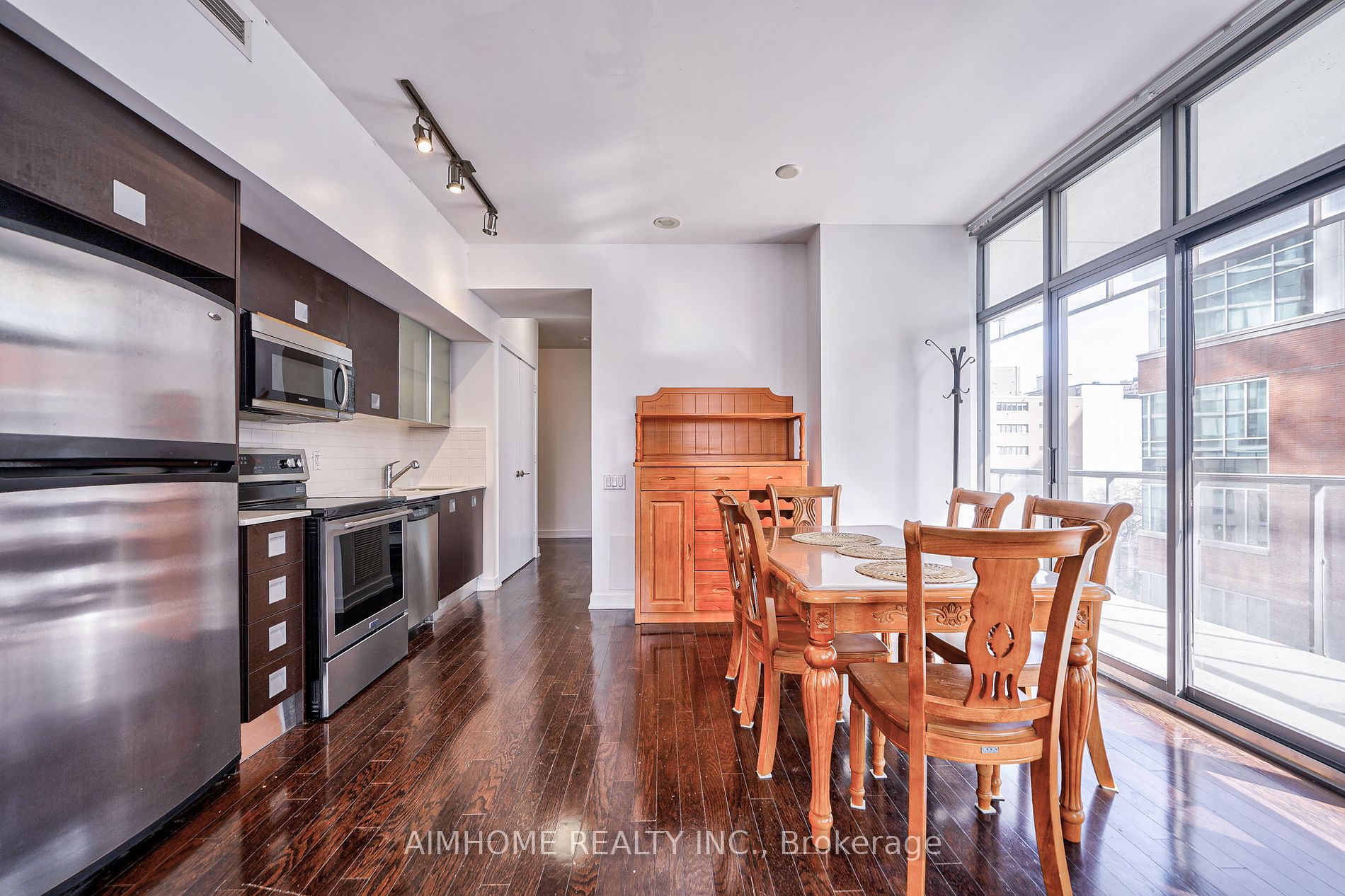 33 Charles St E, #605
