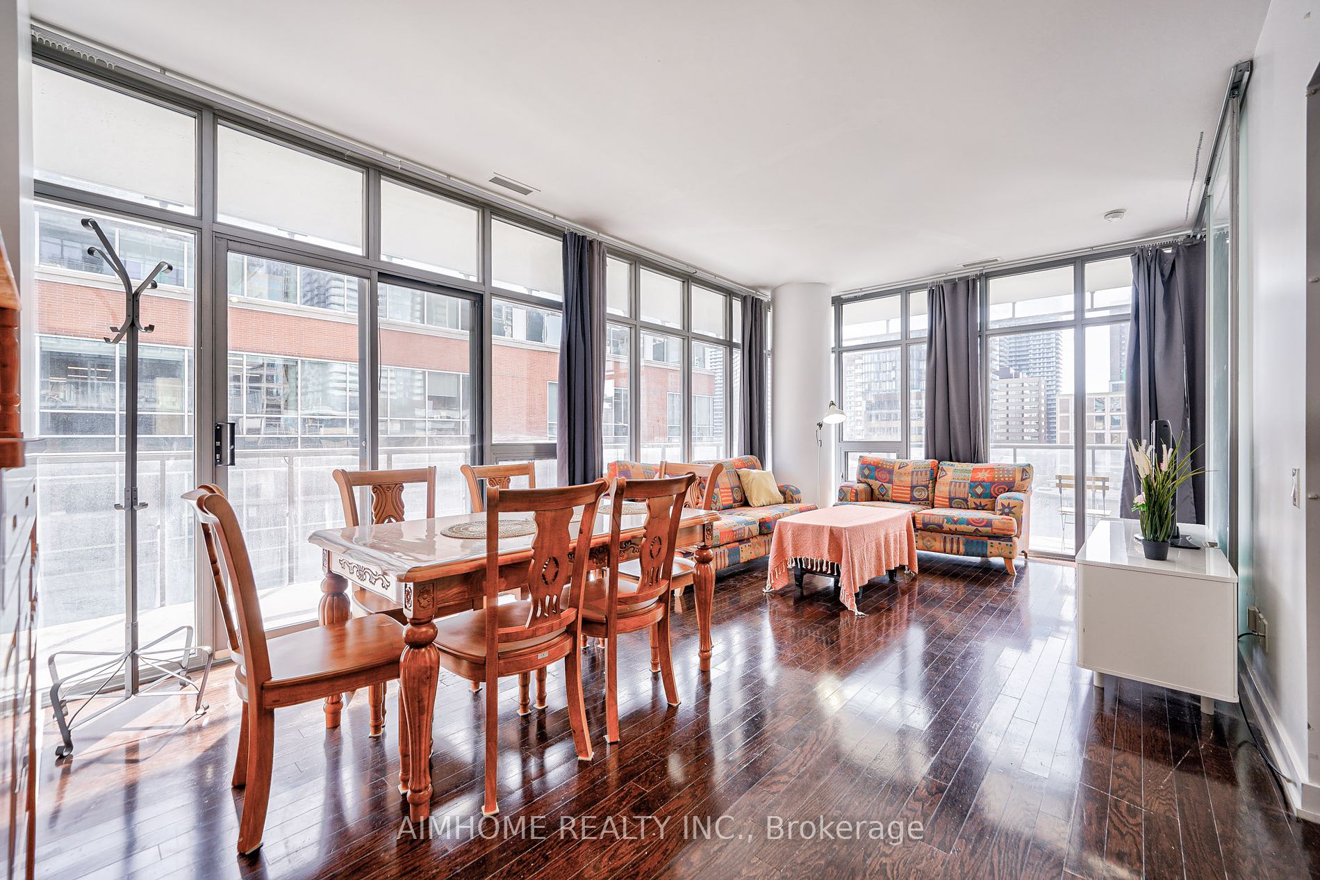 33 Charles St E, #605