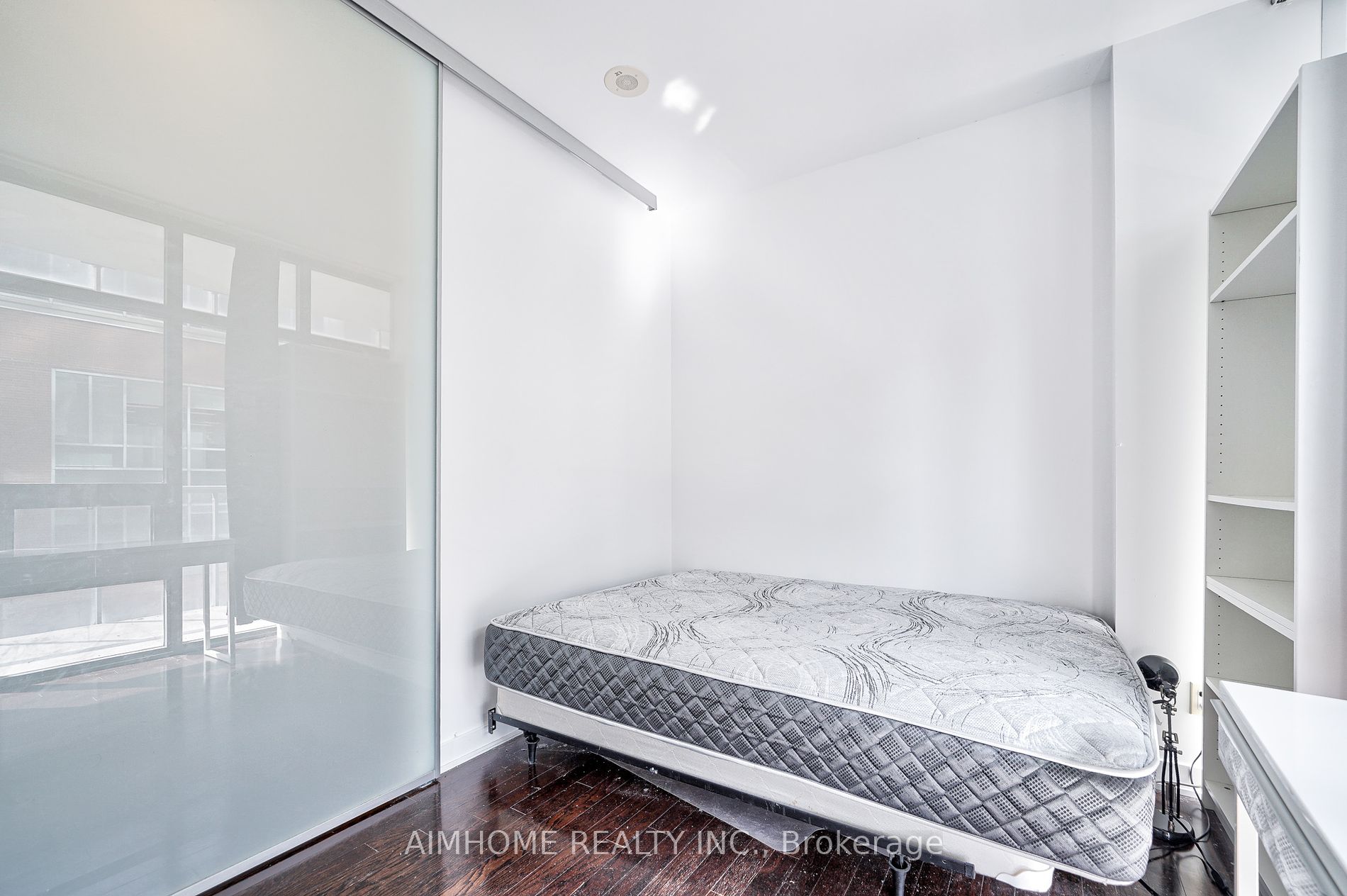 33 Charles St E, #605