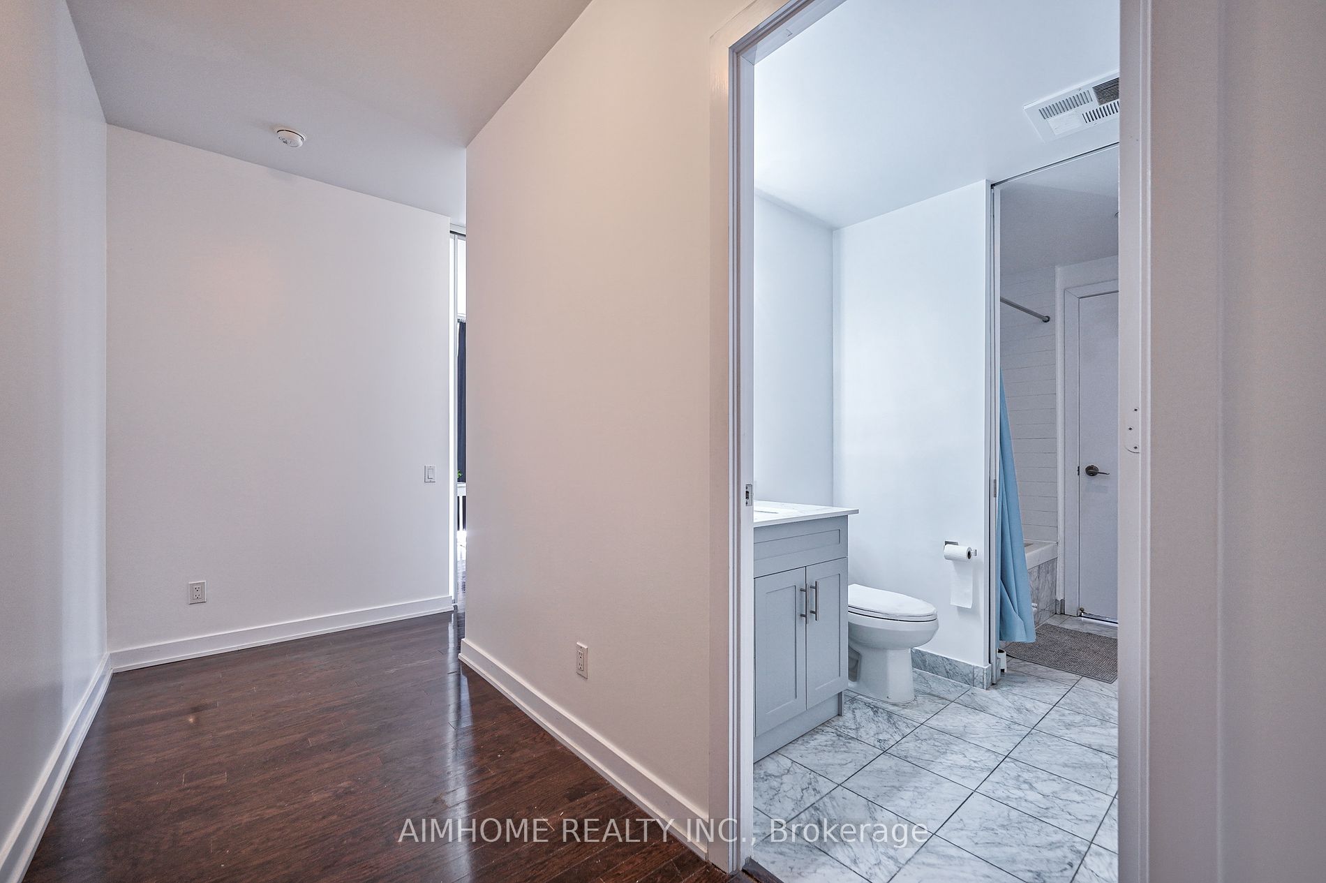 33 Charles St E, #605