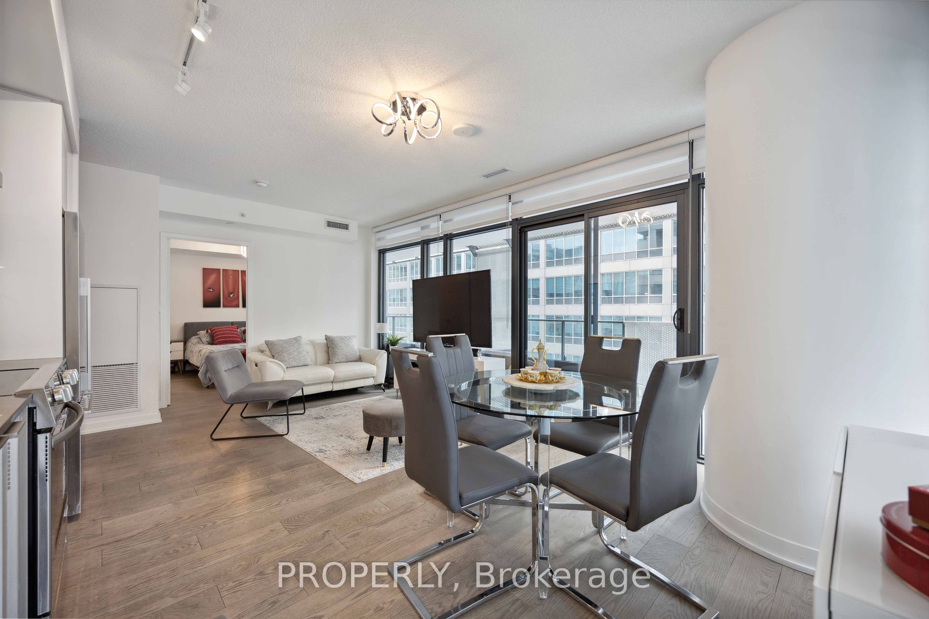 25 Richmond St E, #1105