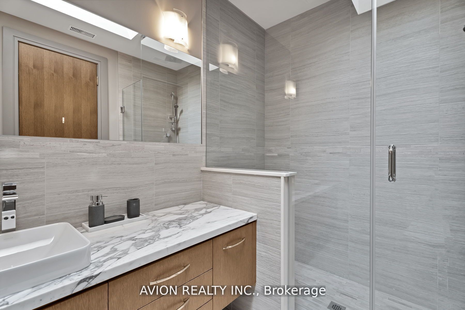 18 Fairmeadow Ave