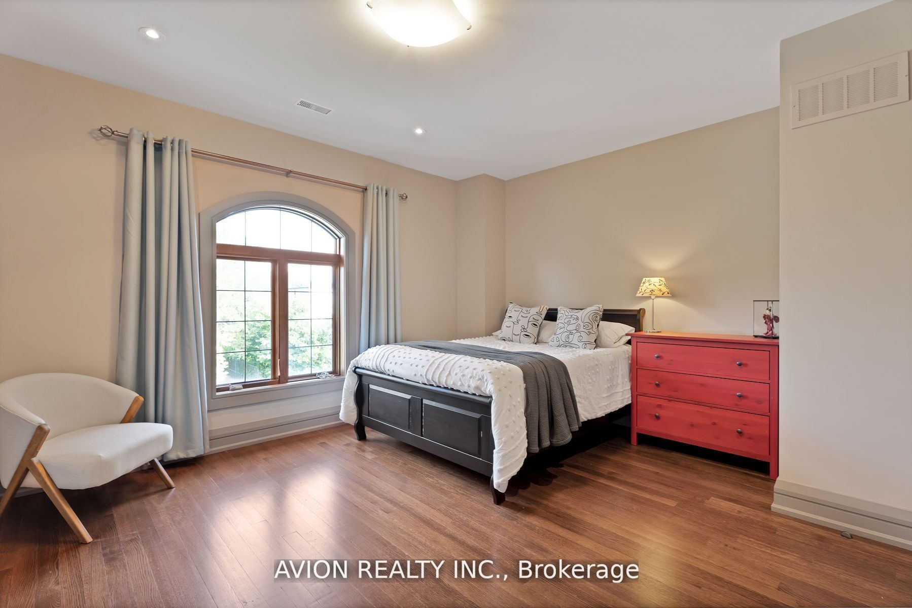 18 Fairmeadow Ave