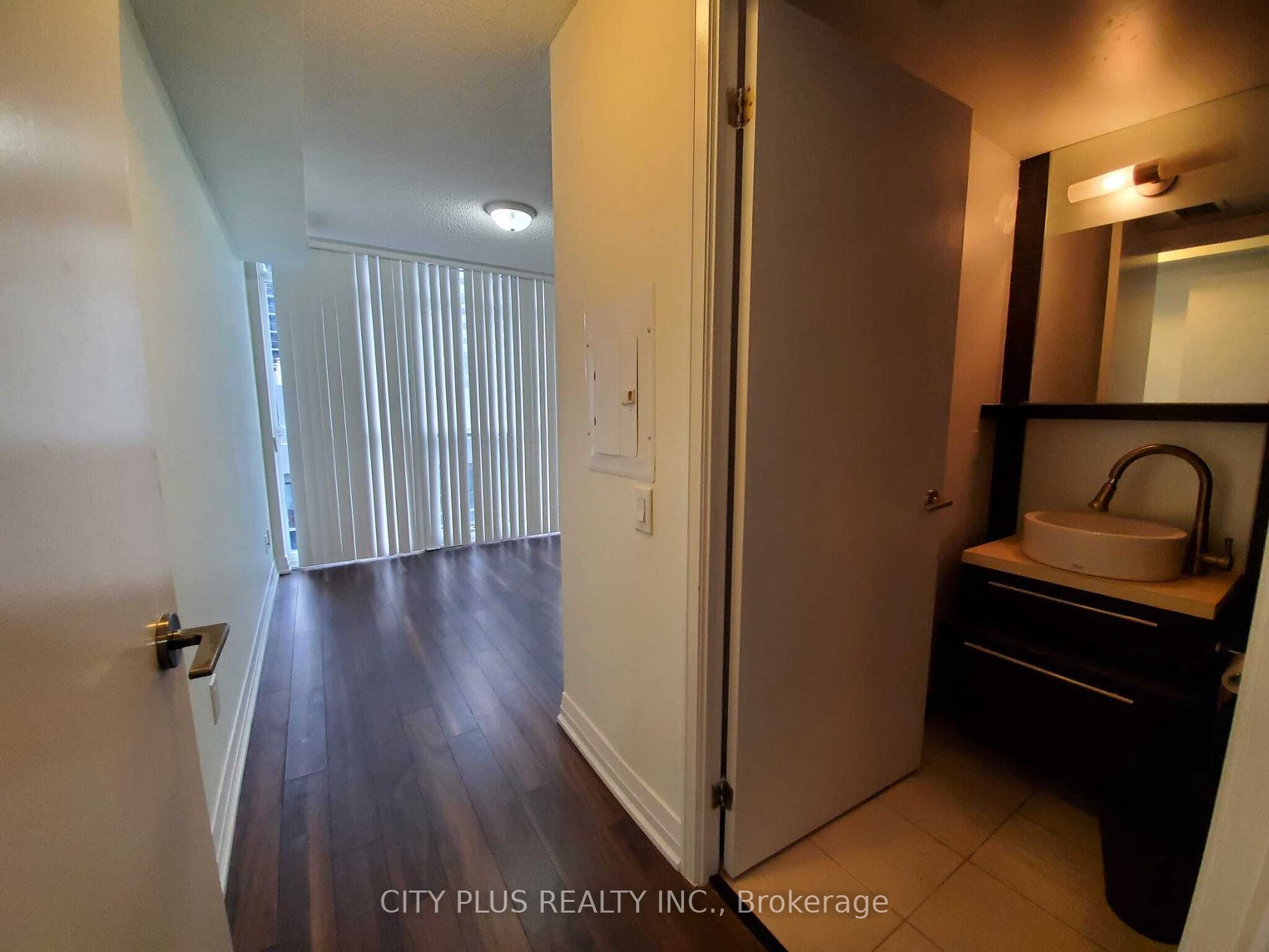 25 Carlton St, #1810