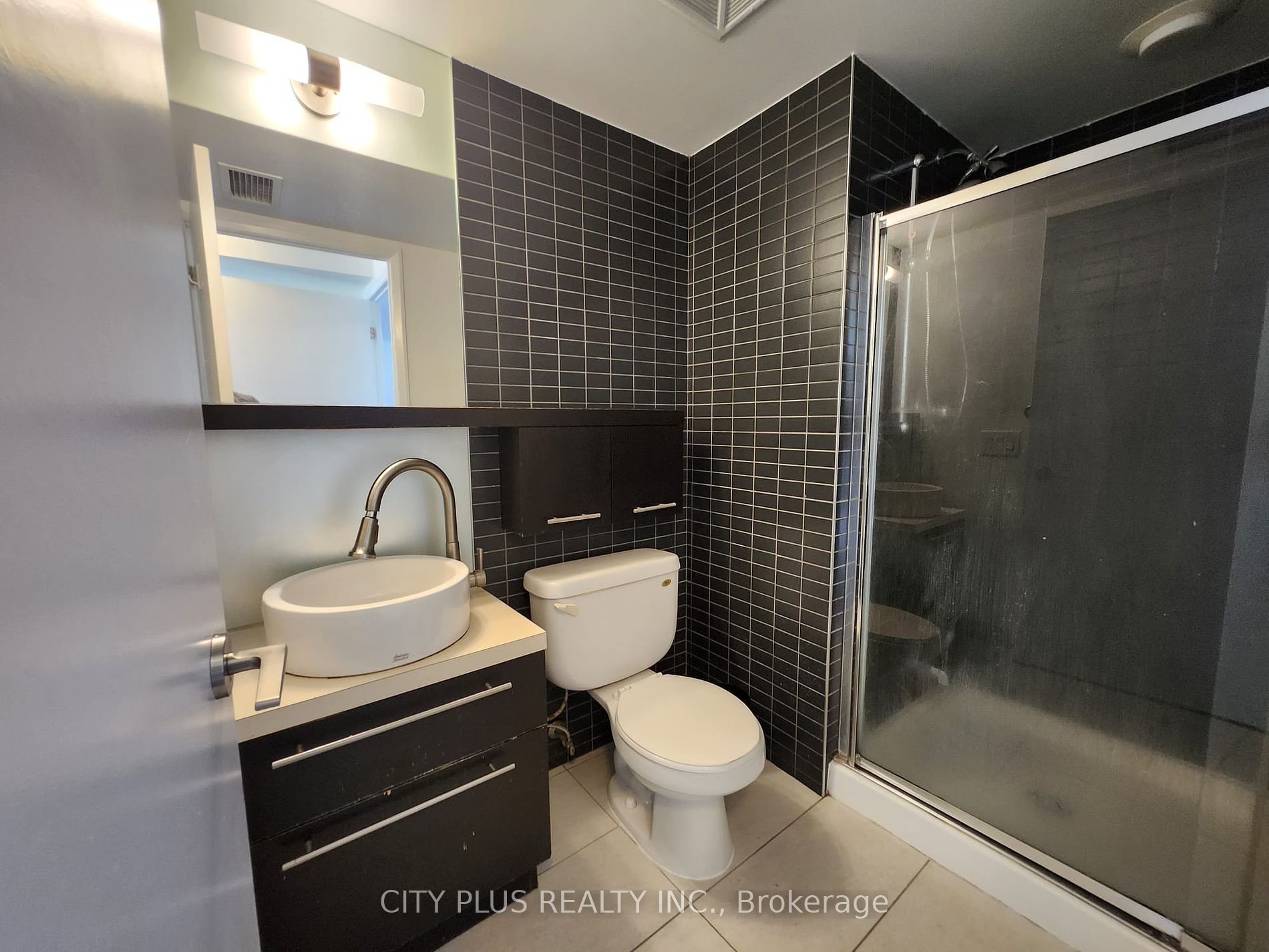 25 Carlton St, #1810