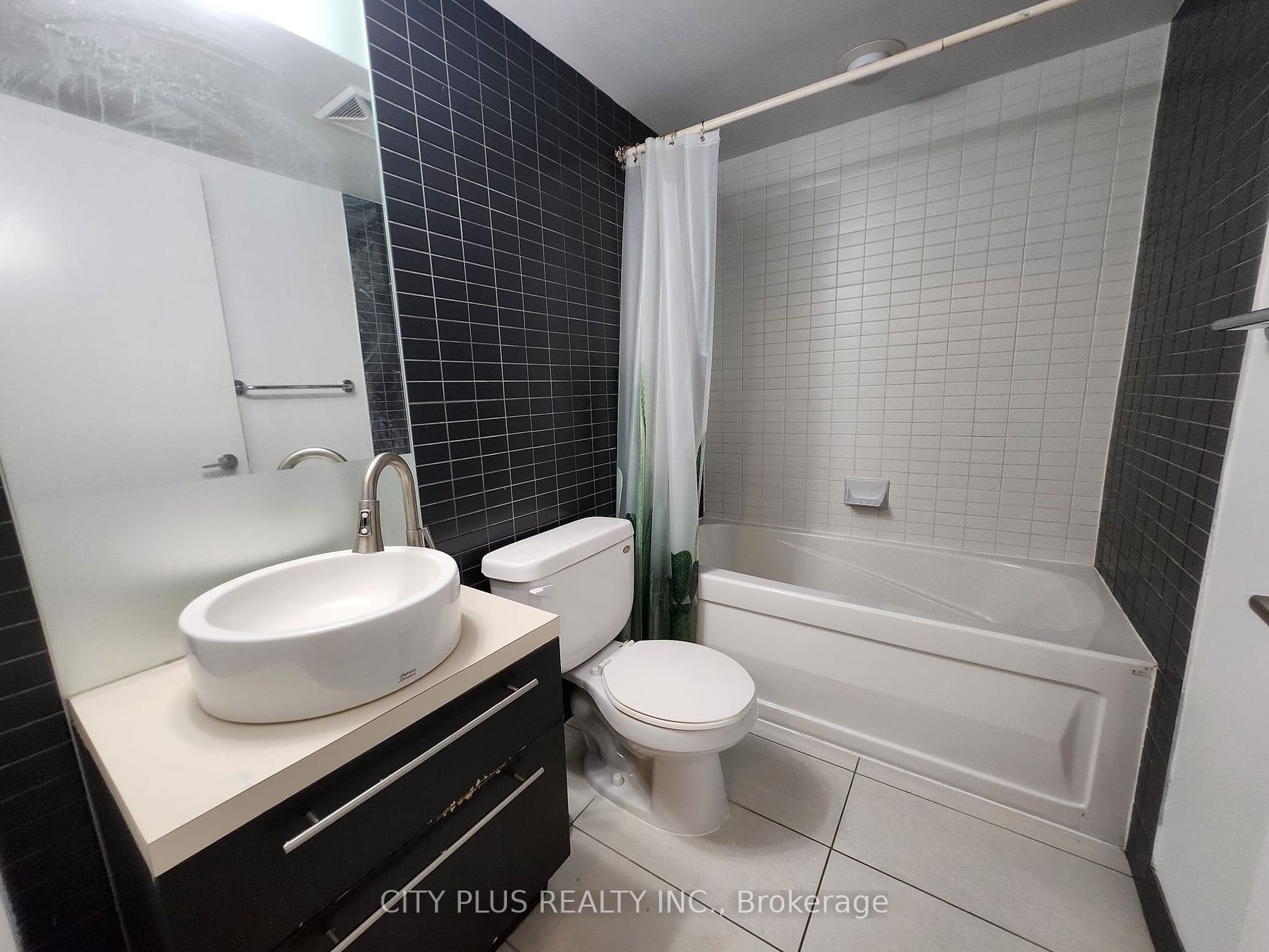 25 Carlton St, #1810