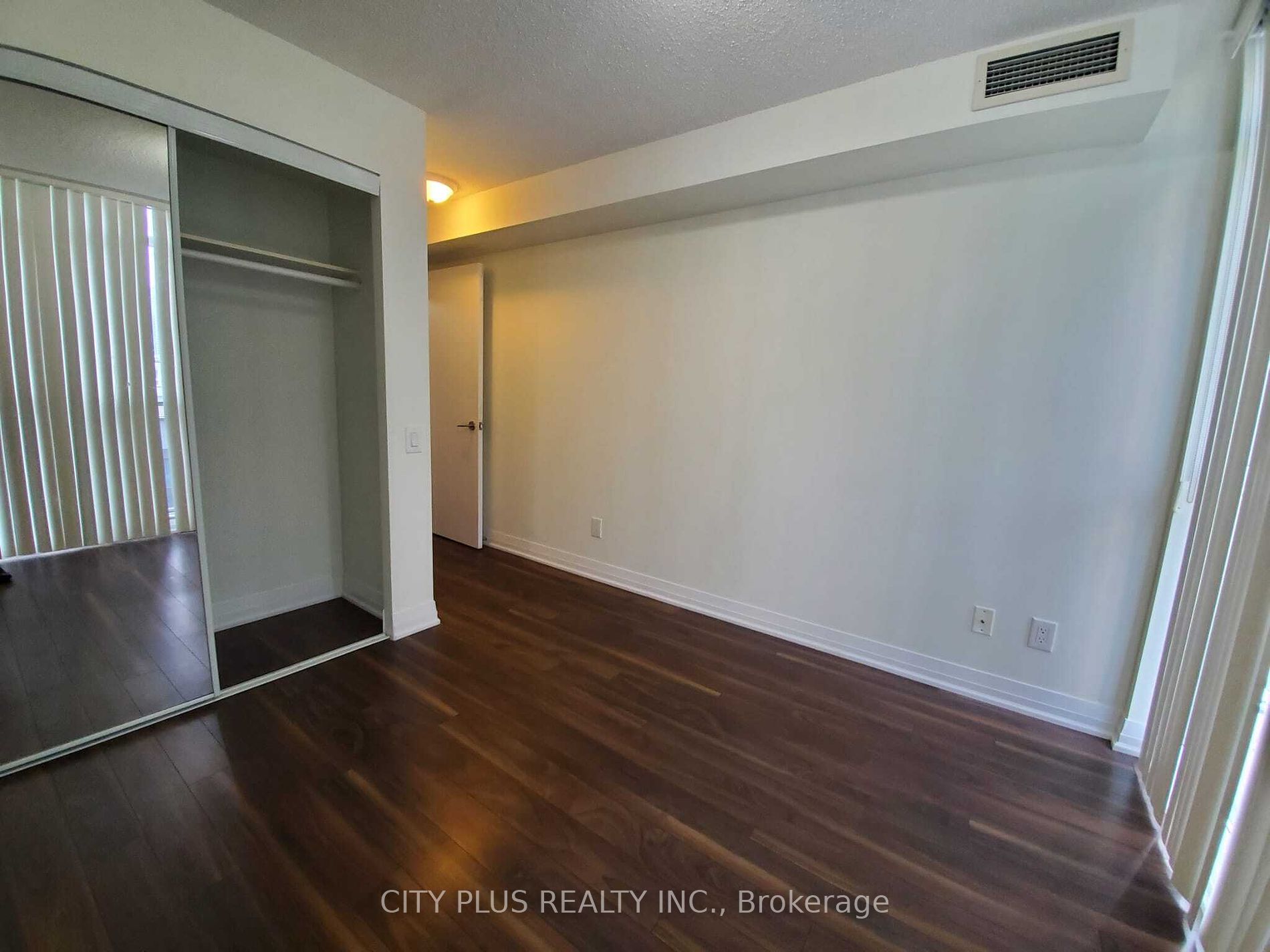 25 Carlton St, #1810