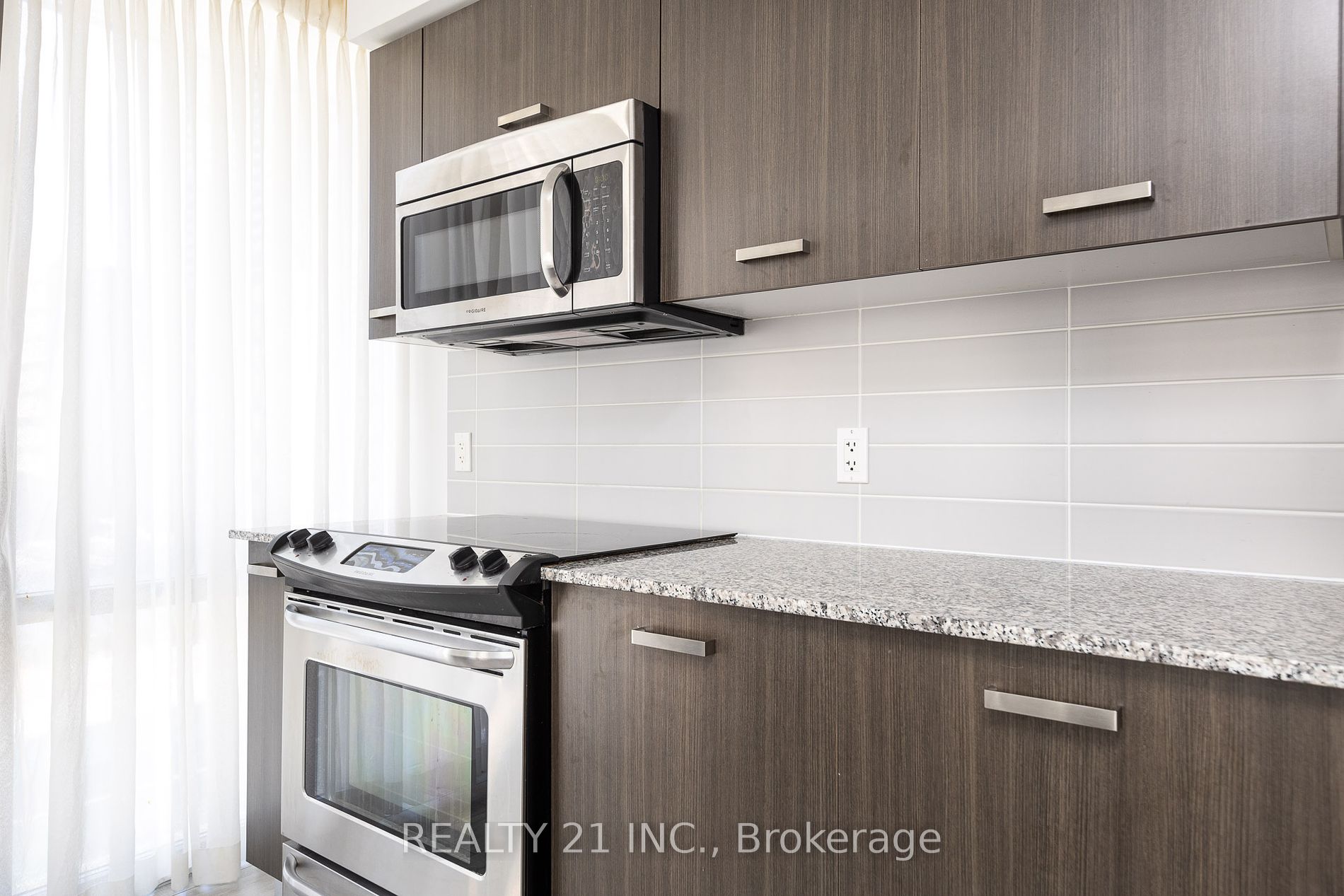 832 Bay St, #605