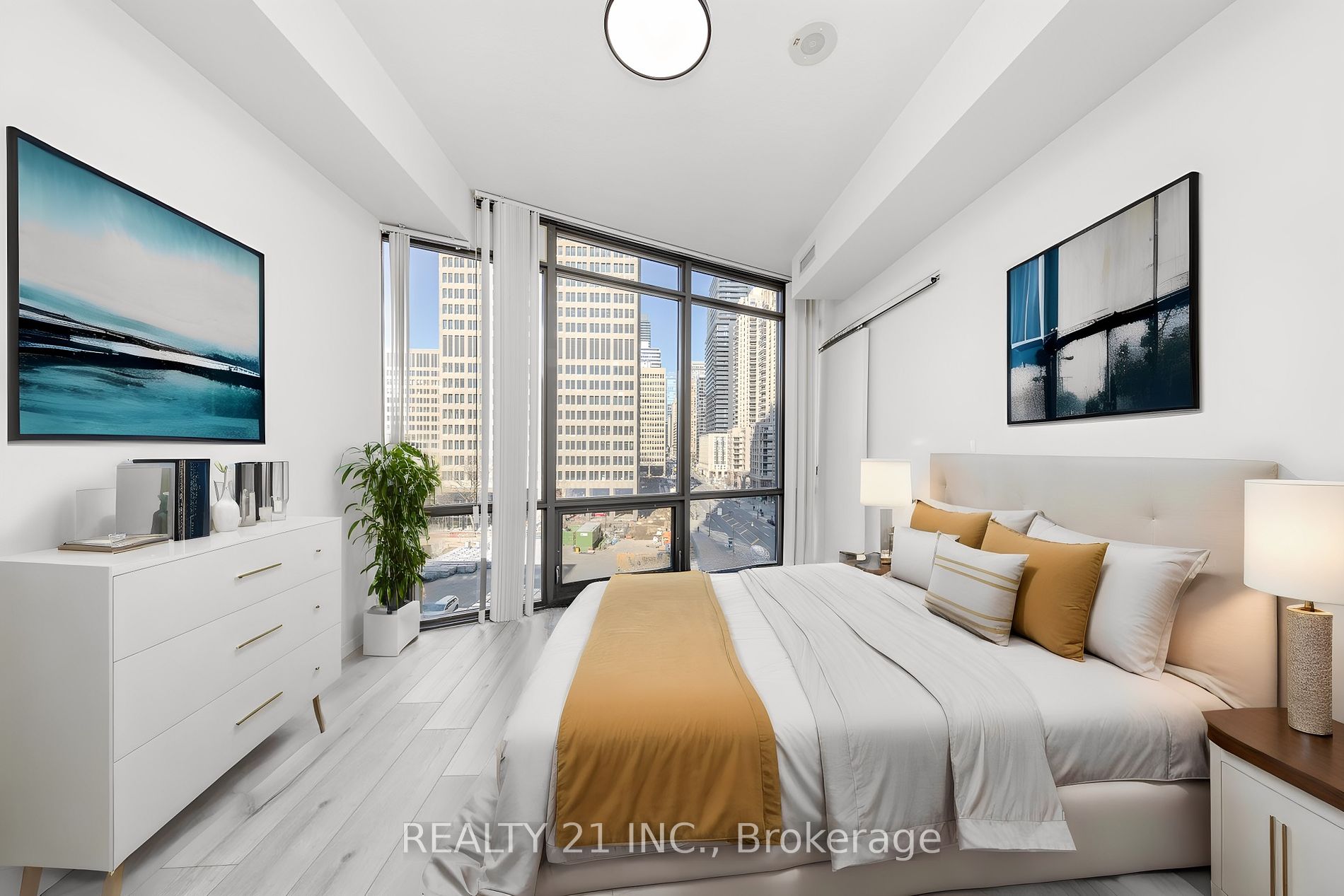 832 Bay St, #605