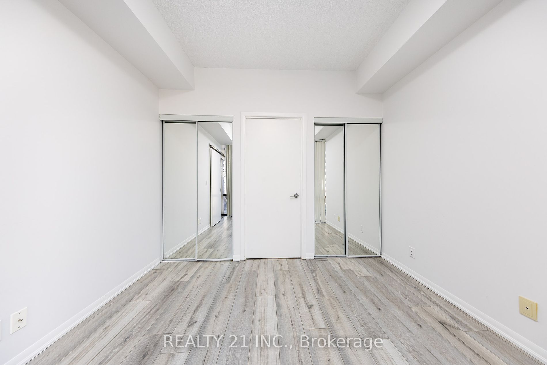 832 Bay St, #605