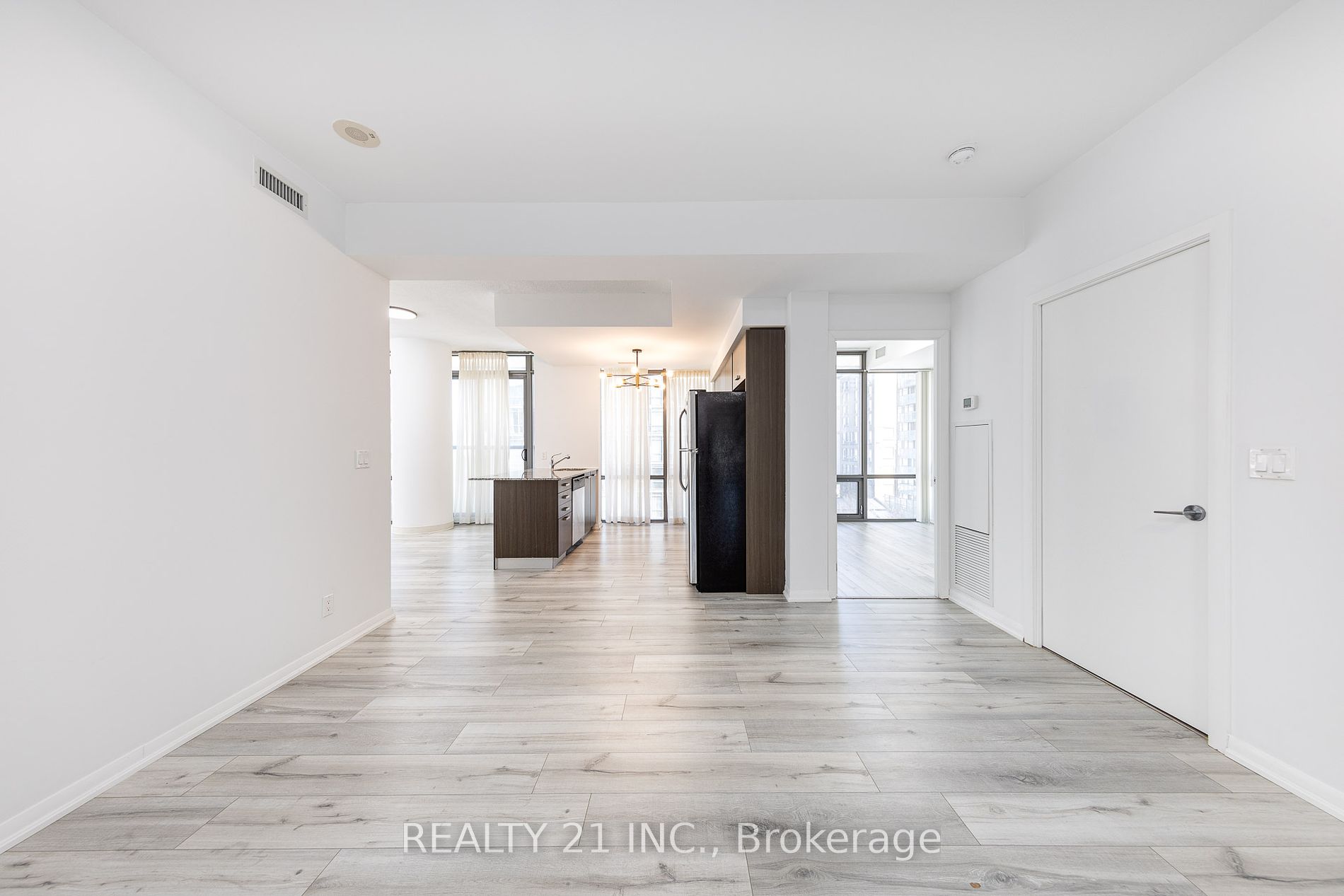 832 Bay St, #605
