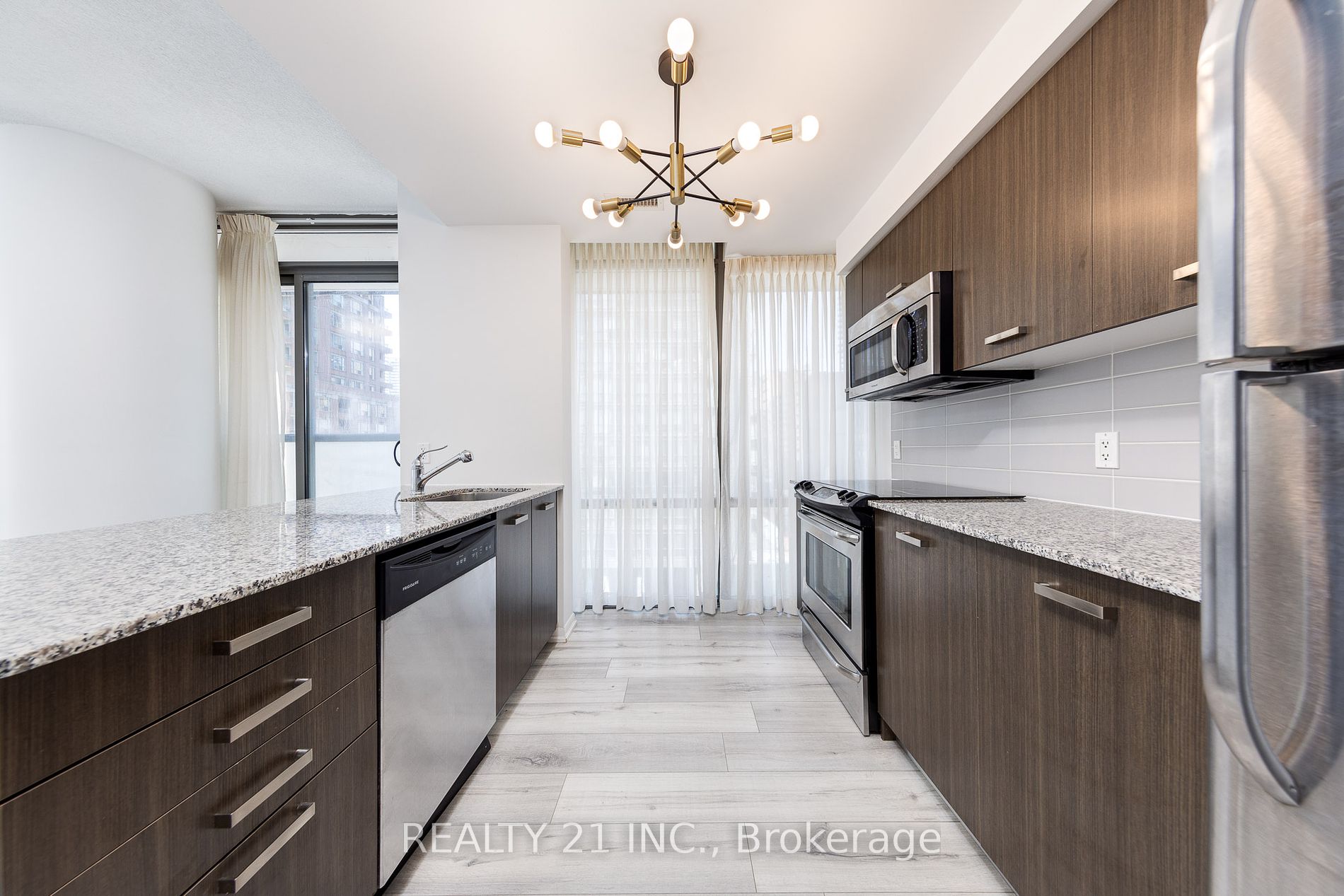 832 Bay St, #605