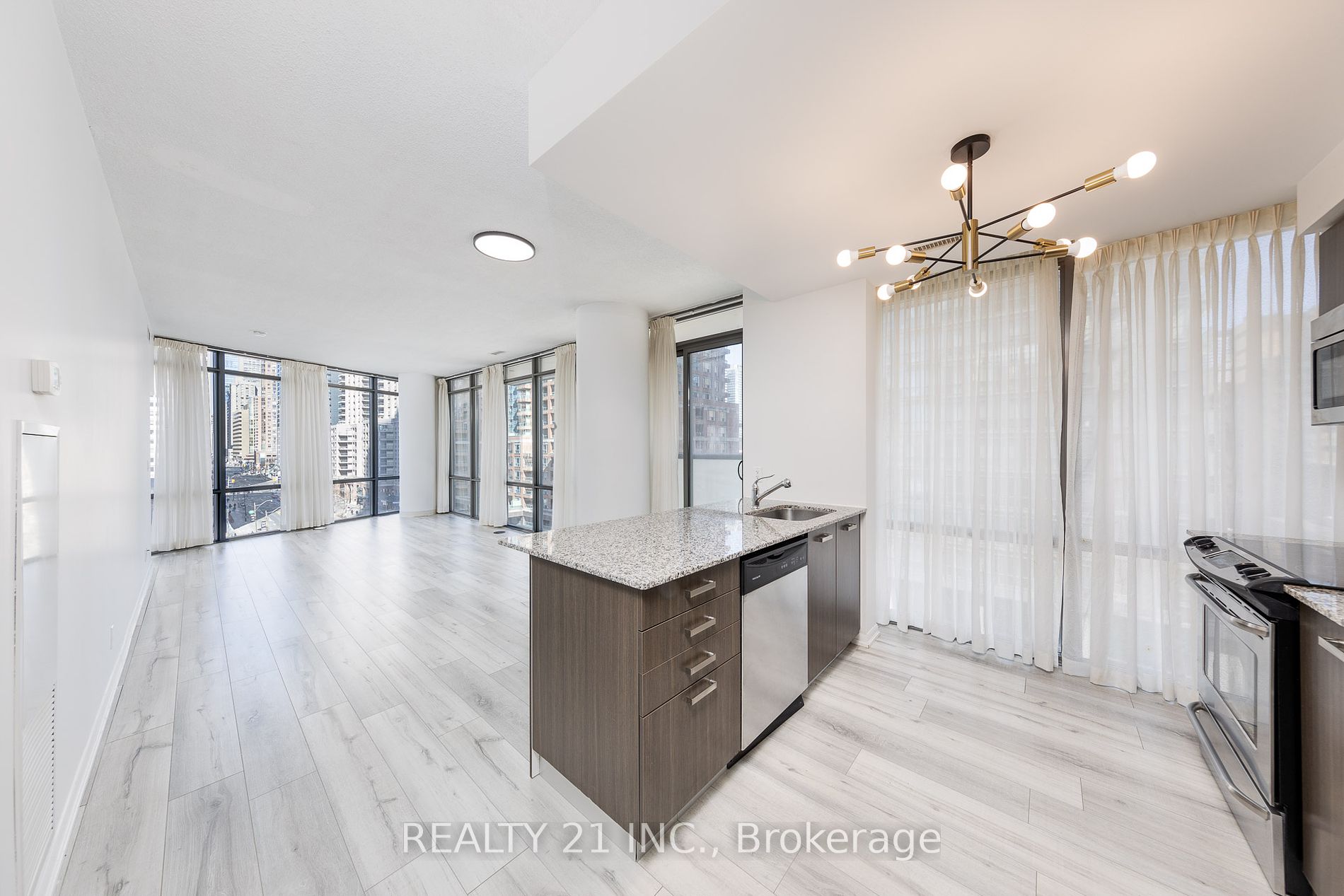 832 Bay St, #605