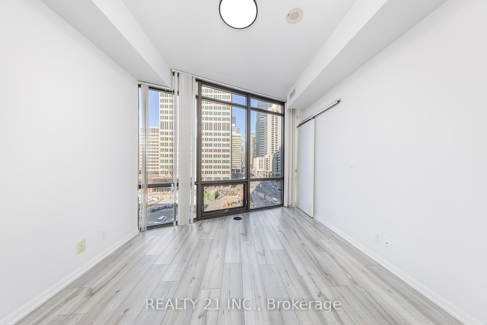832 Bay St, #605