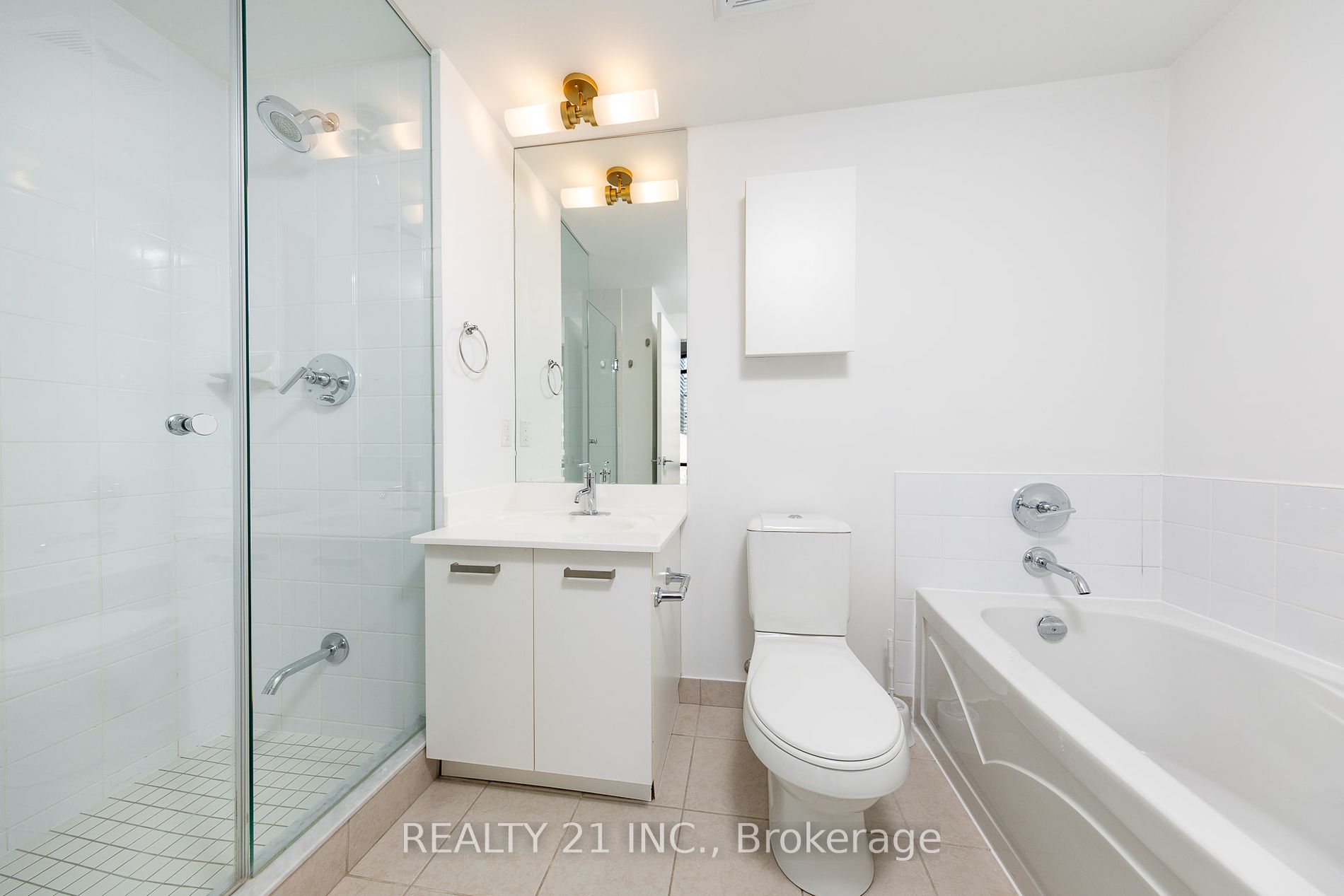832 Bay St, #605
