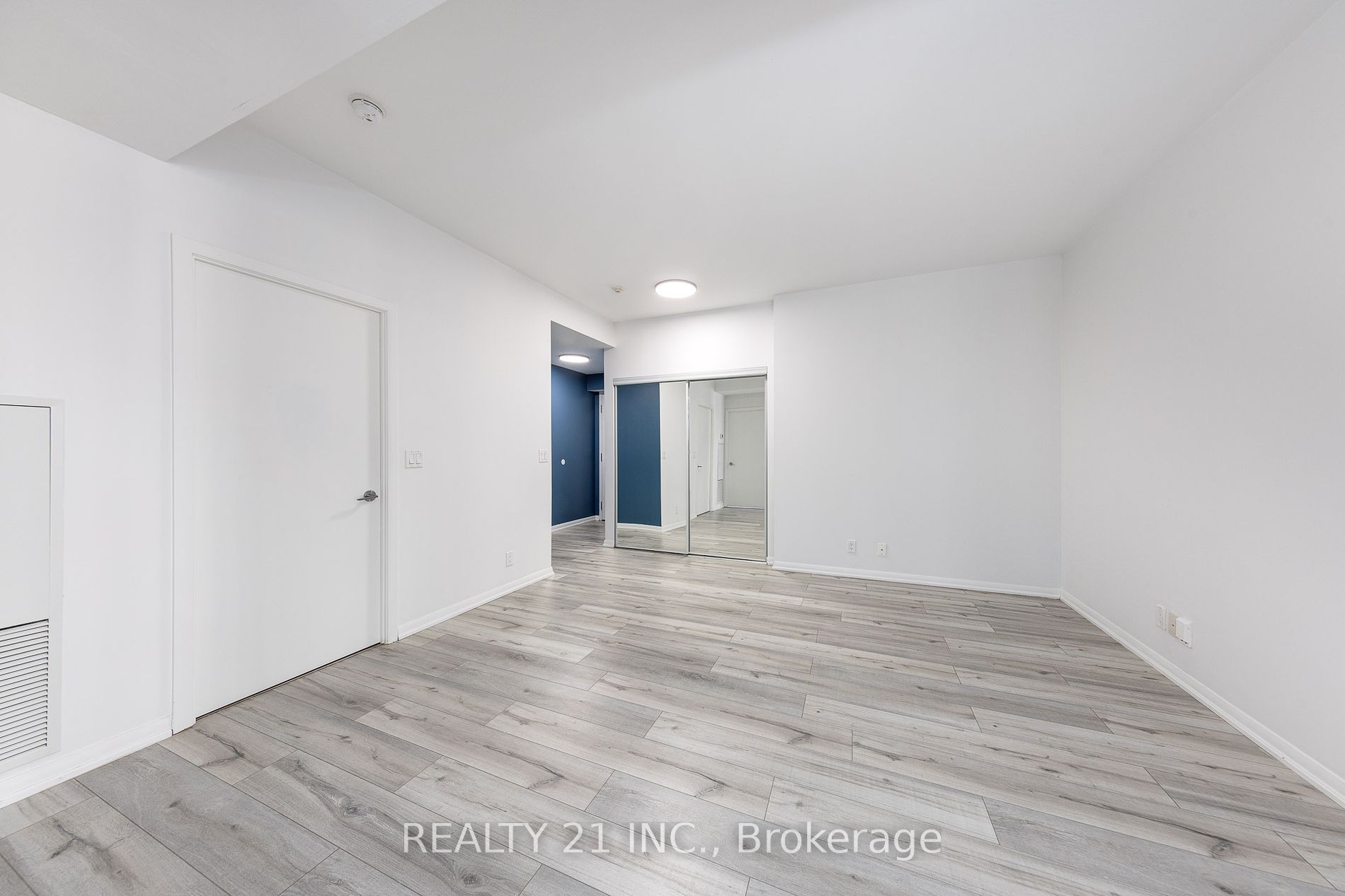 832 Bay St, #605