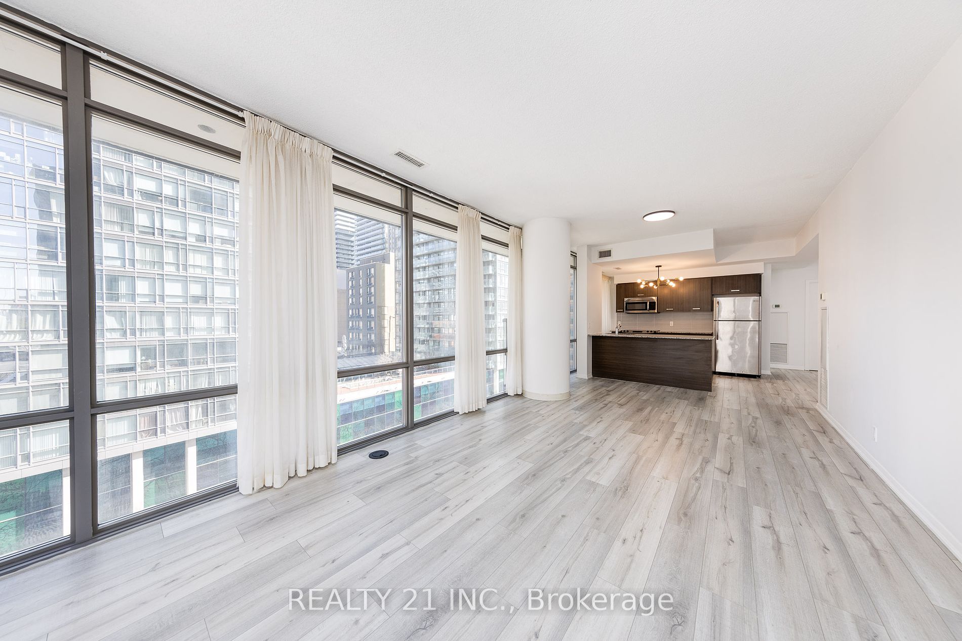 832 Bay St, #605