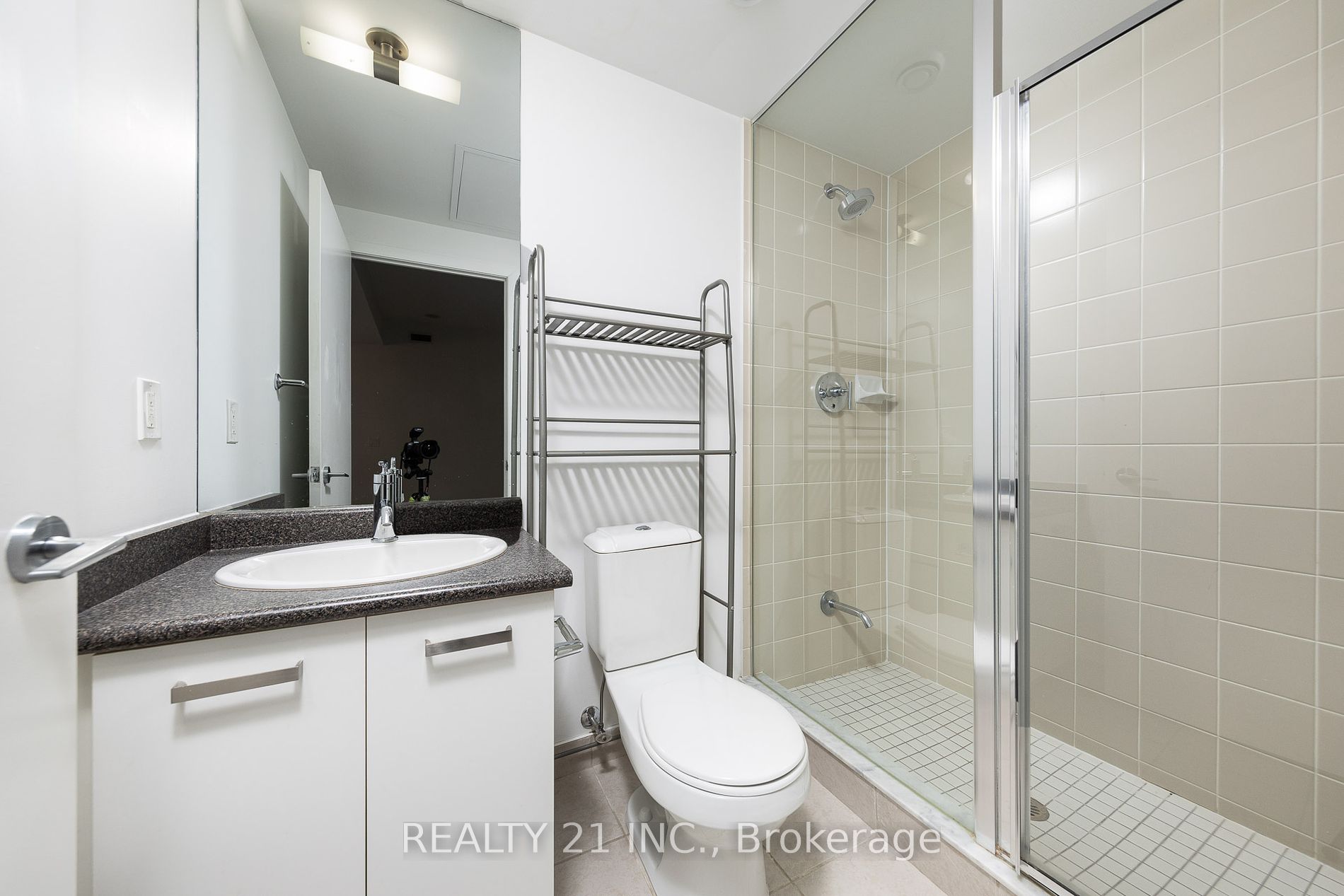 832 Bay St, #605