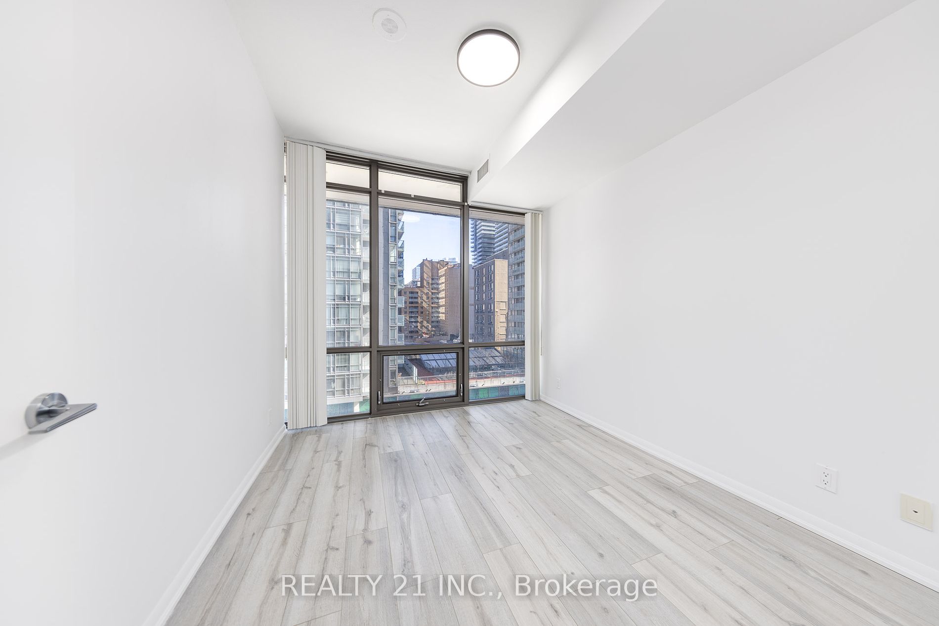 832 Bay St, #605