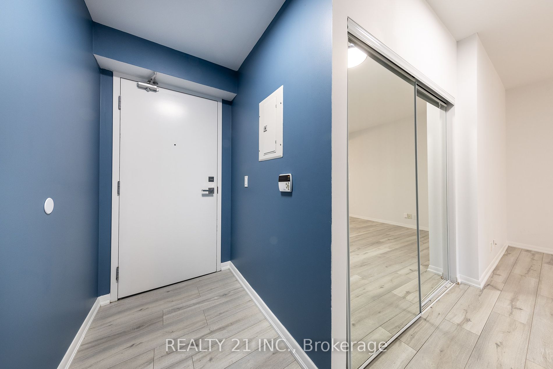 832 Bay St, #605