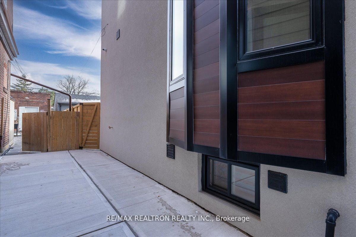 225 Christie Street