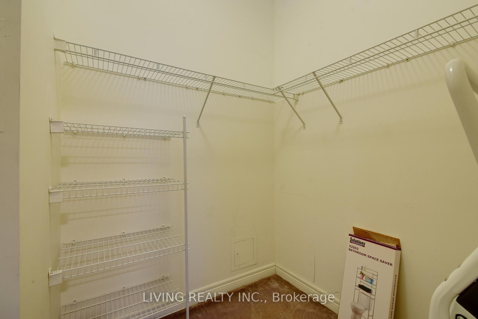 18 Parkview Ave, #207