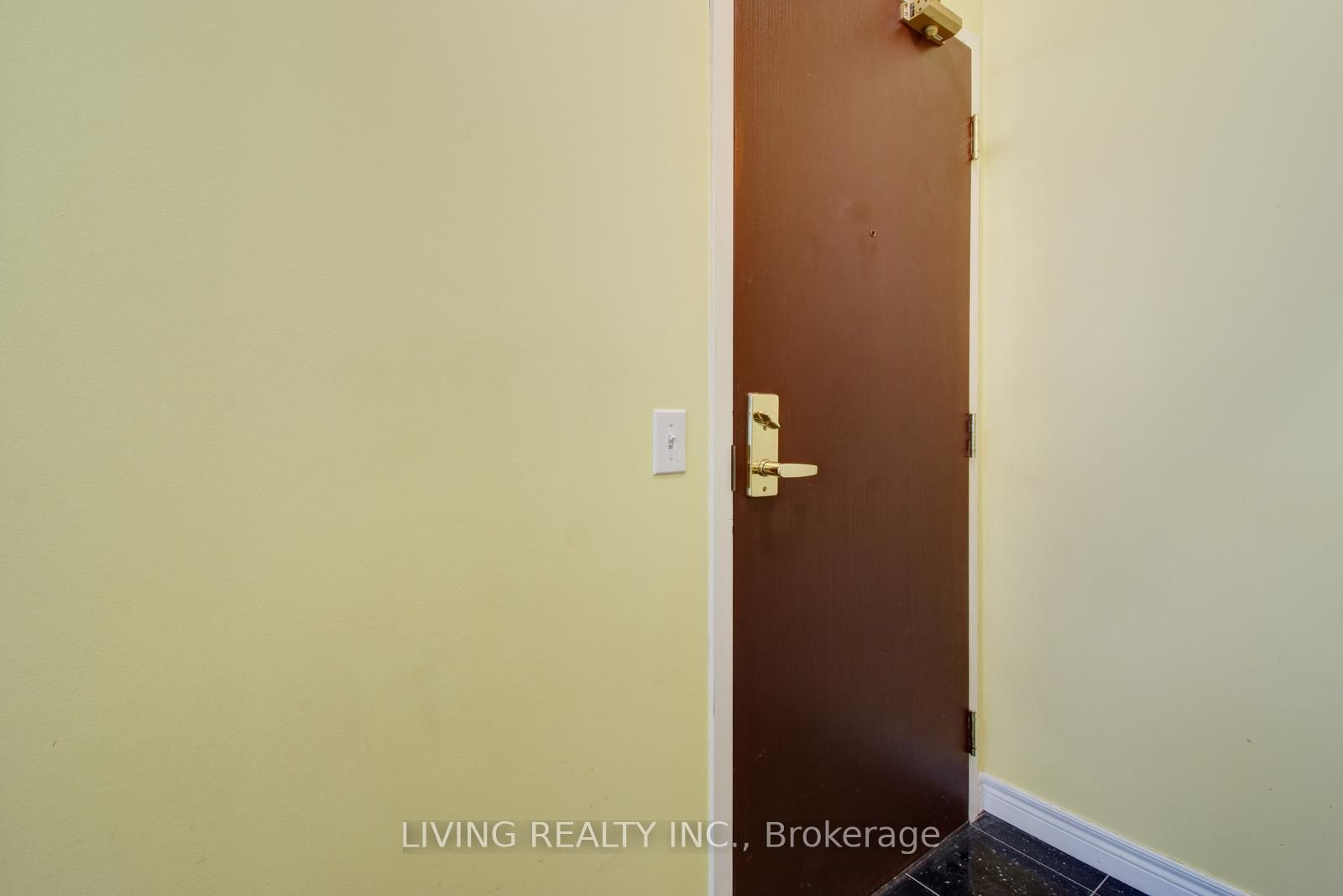 18 Parkview Ave, #207