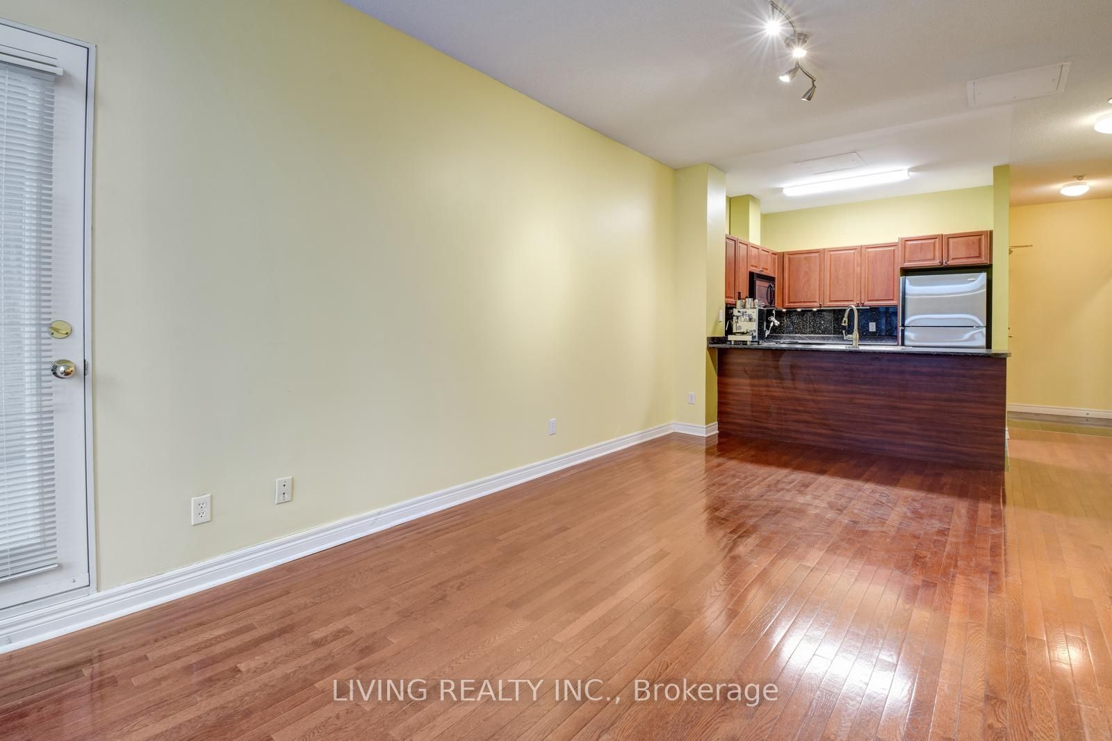18 Parkview Ave, #207