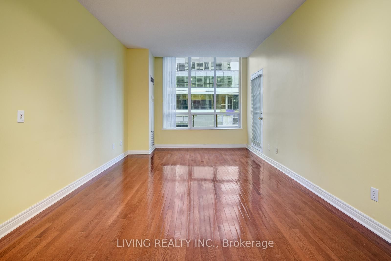 18 Parkview Ave, #207