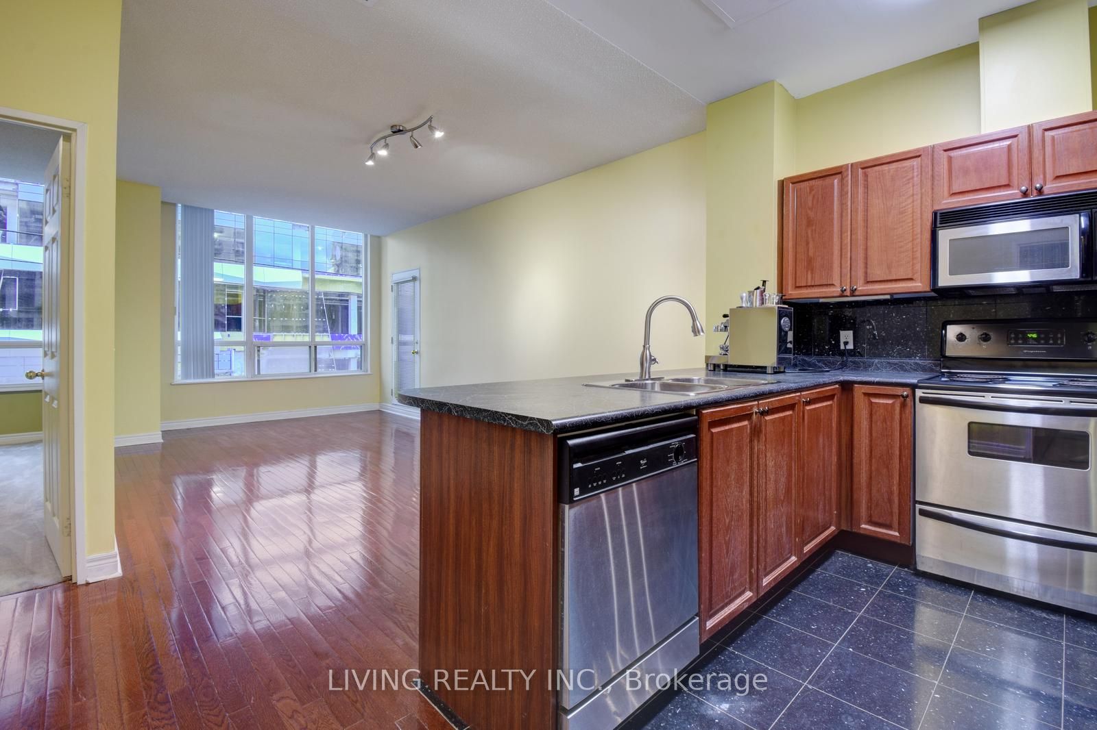18 Parkview Ave, #207