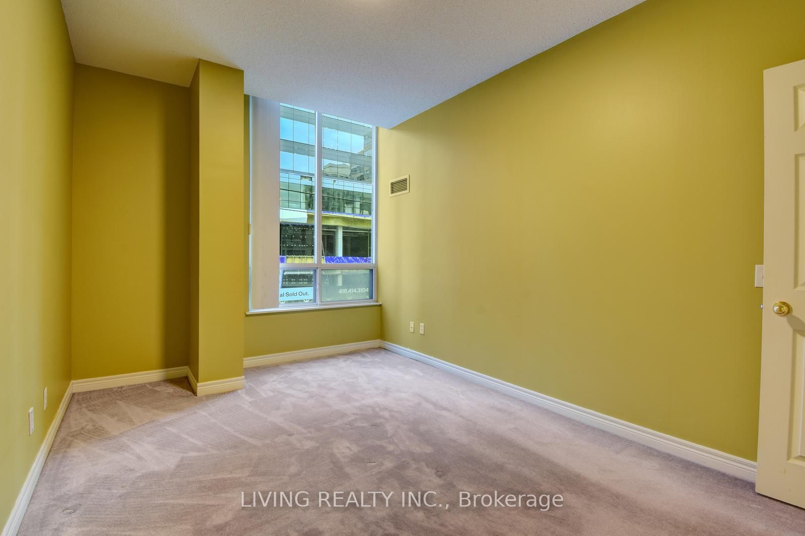 18 Parkview Ave, #207