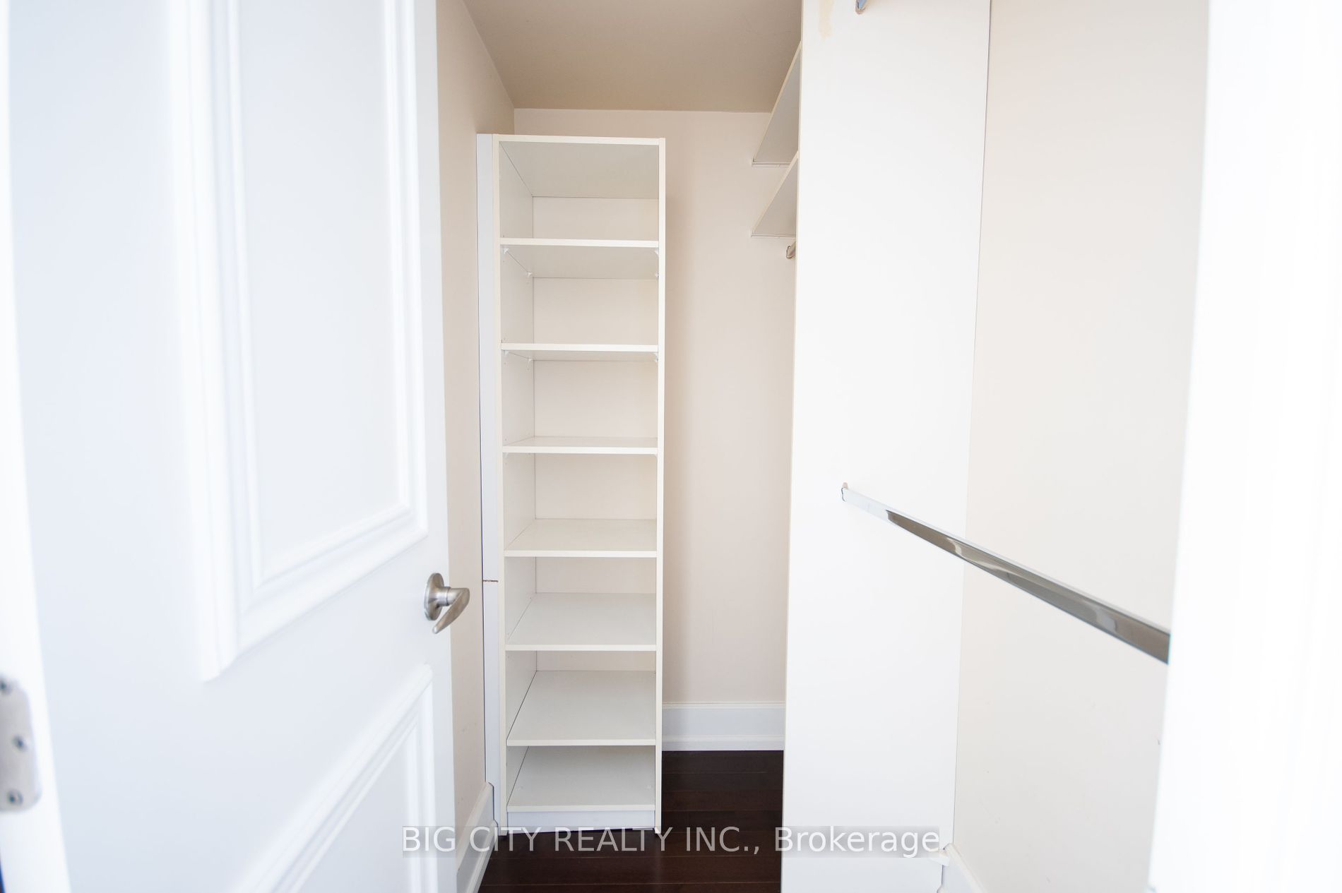 650 Sheppard Avenue E, #527