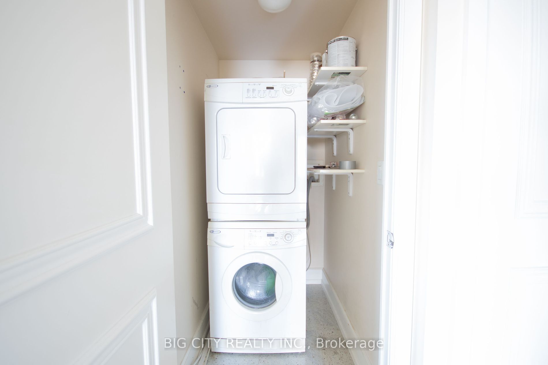 650 Sheppard Avenue E, #527