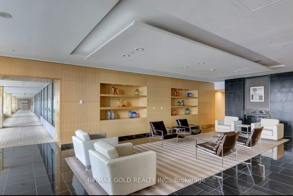 55 Bremner Boulevard #2811