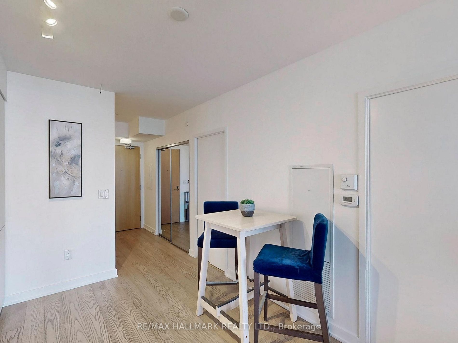 11 Wellesley St W, #1909