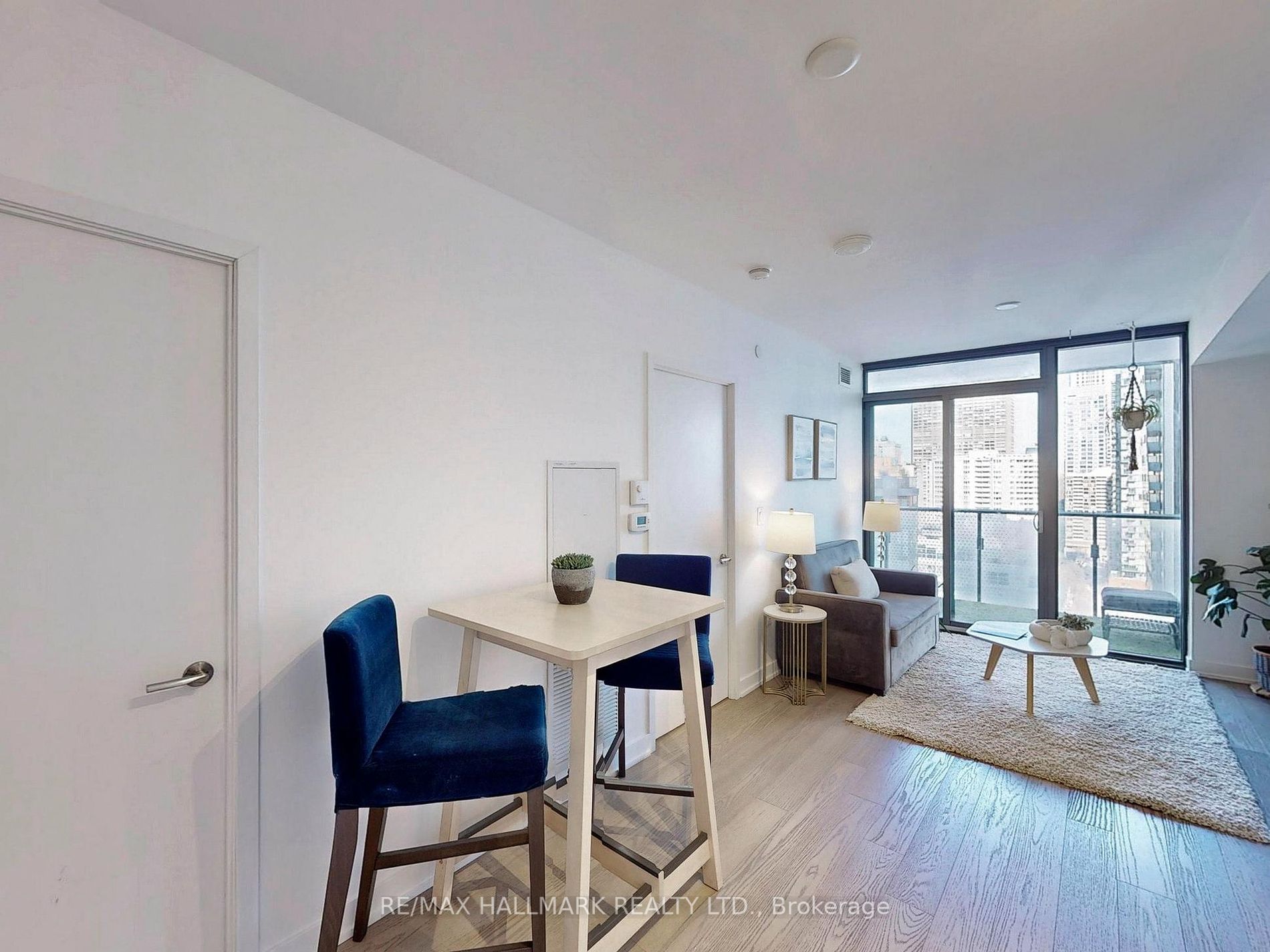 11 Wellesley St W, #1909