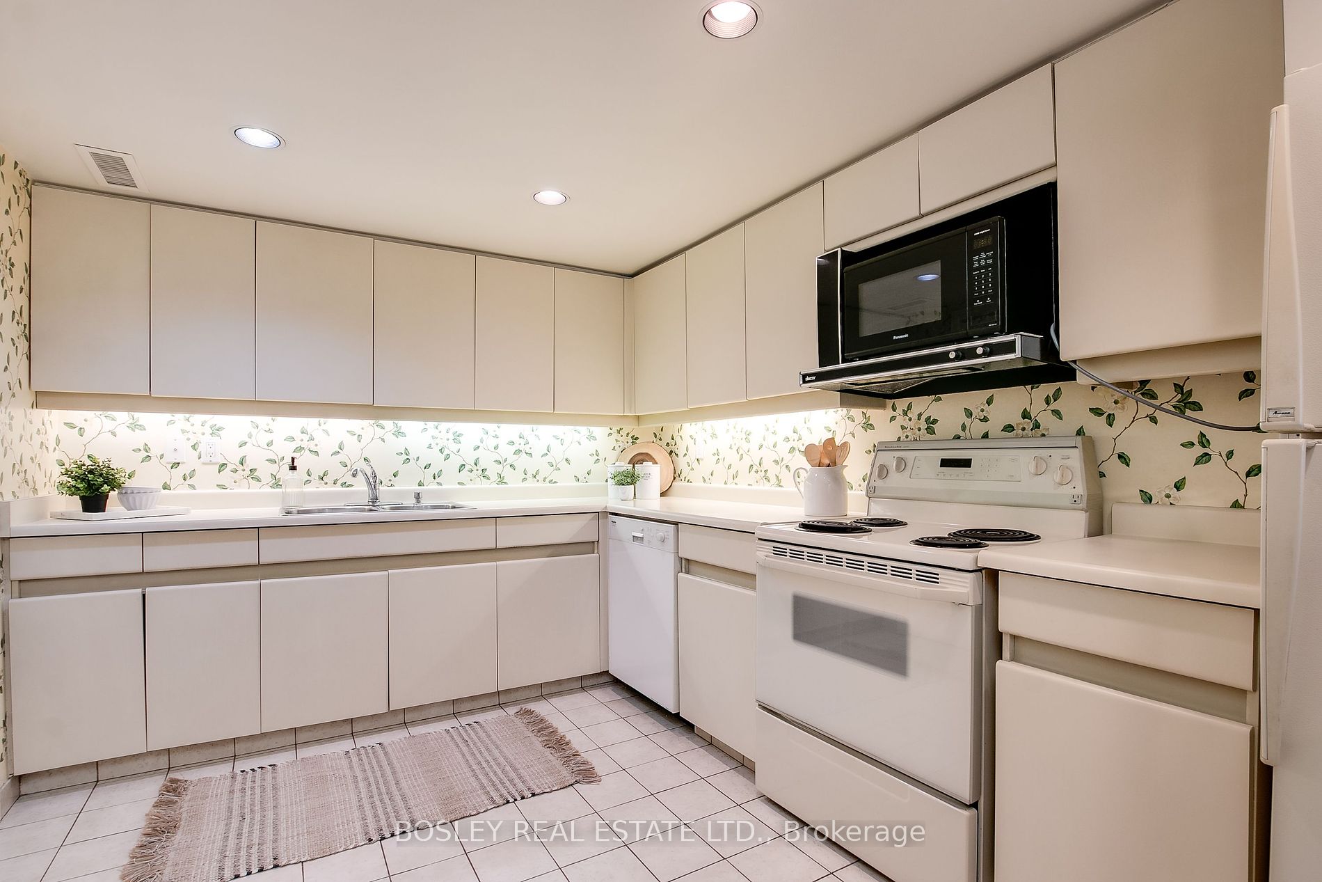 3900 Yonge Street, #807