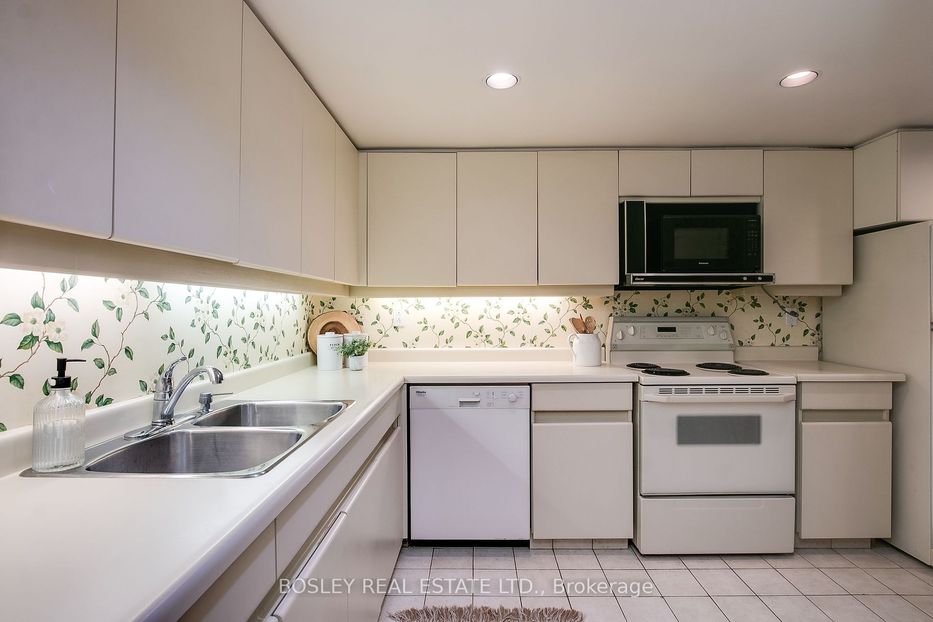 3900 Yonge Street, #807