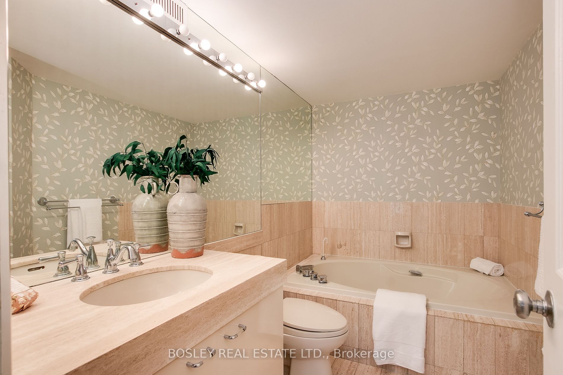 3900 Yonge Street, #807