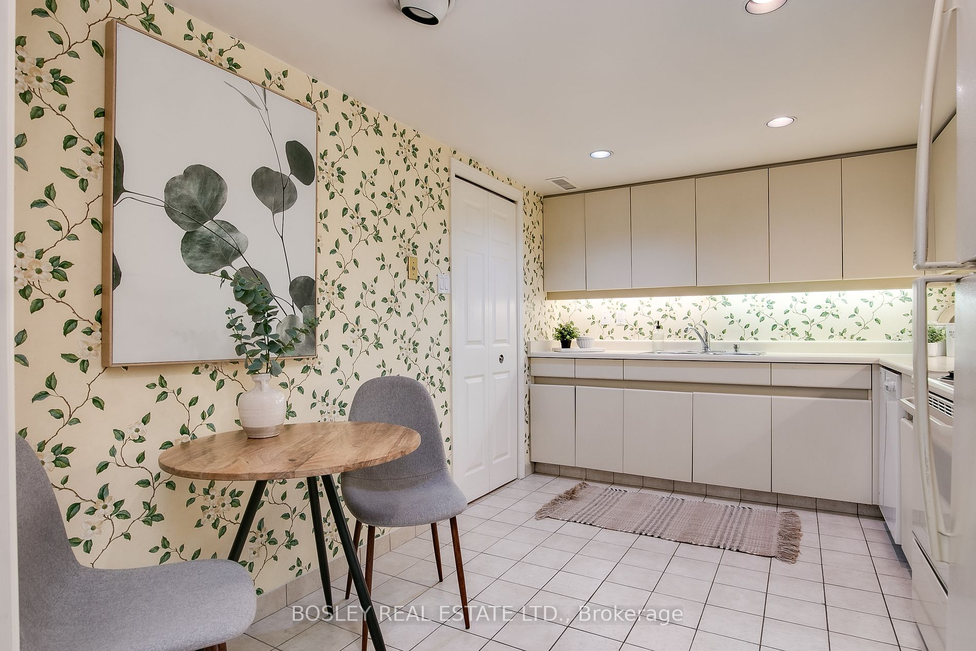3900 Yonge Street, #807
