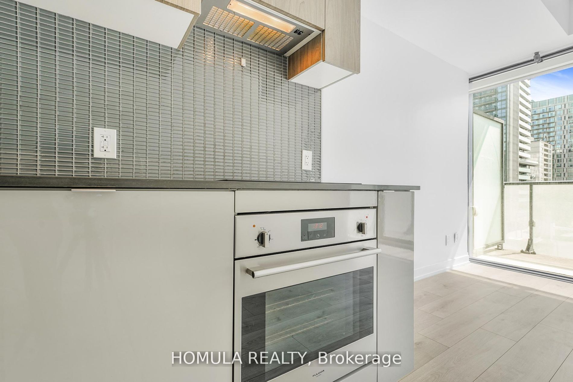 161 Roehampton Avenue, #515