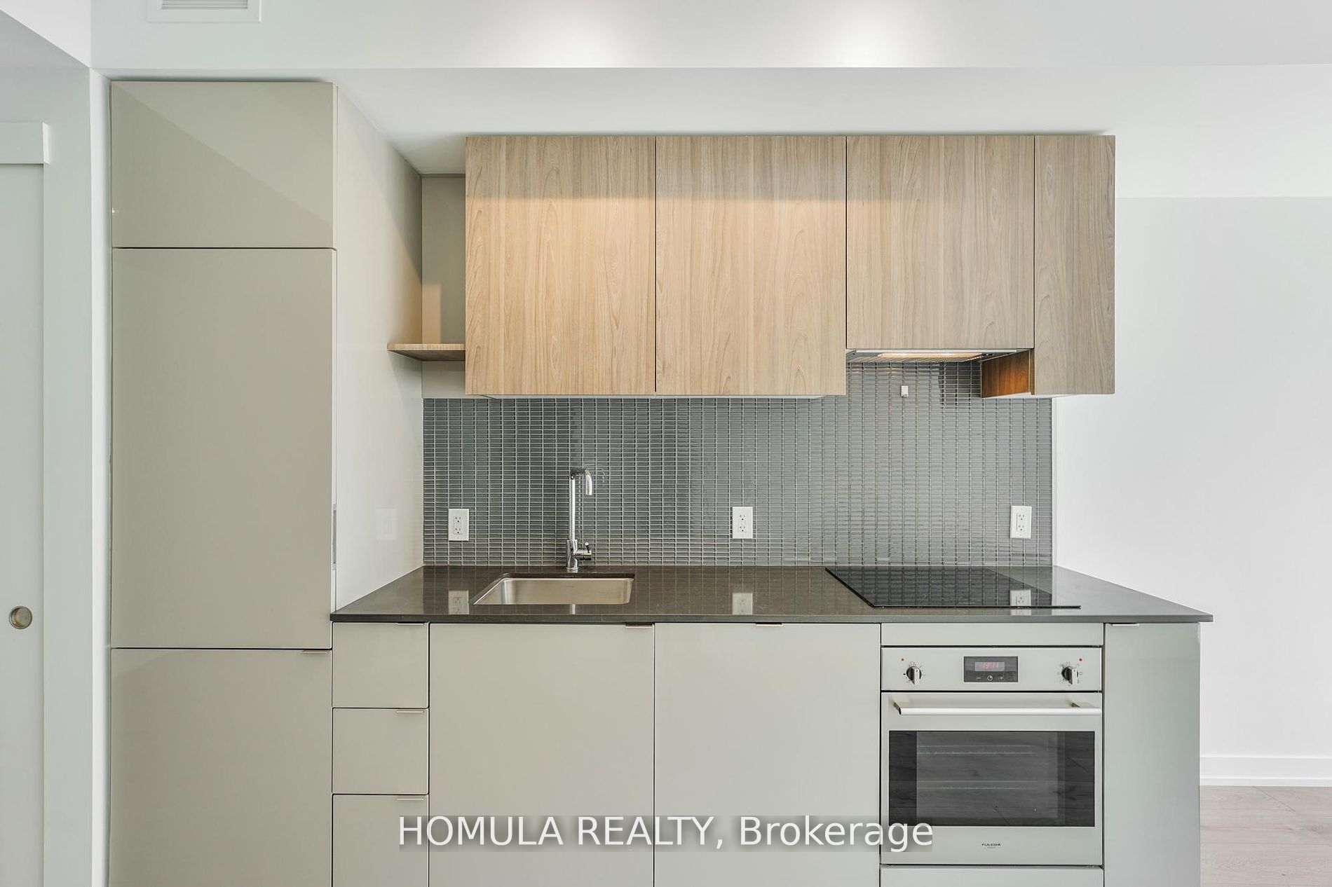 161 Roehampton Avenue, #515