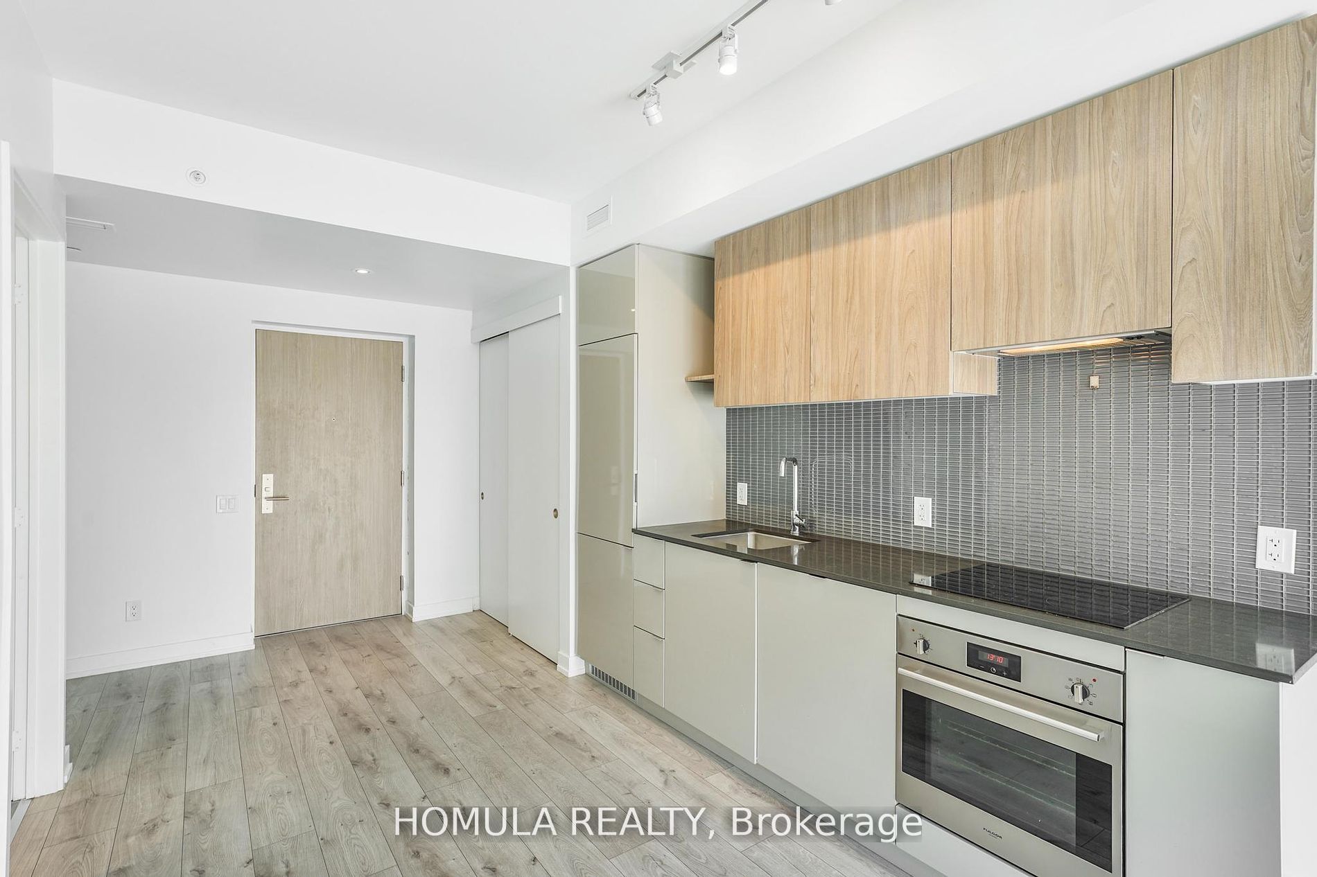 161 Roehampton Avenue, #515