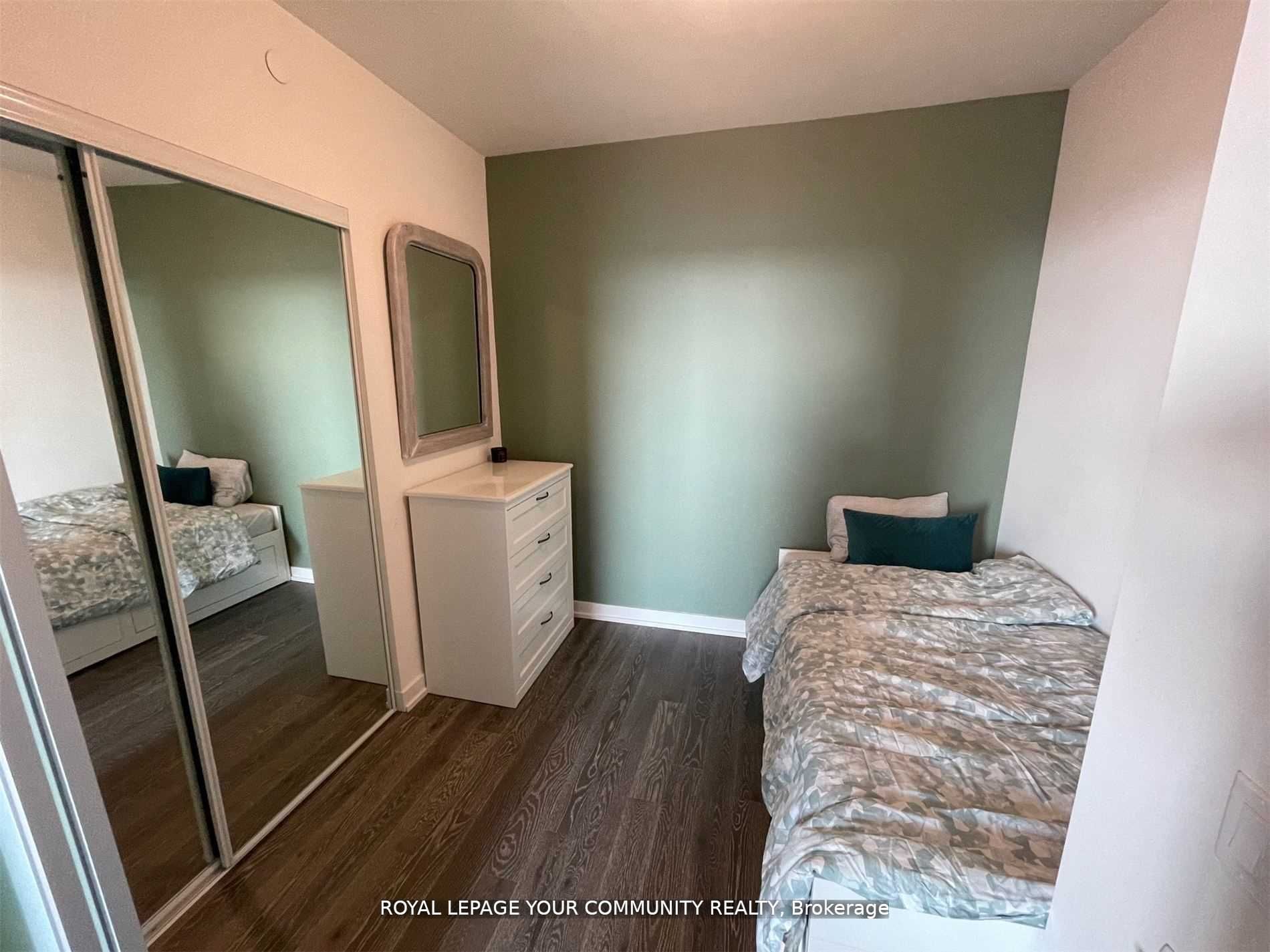 1 Yorkville Ave, #4005